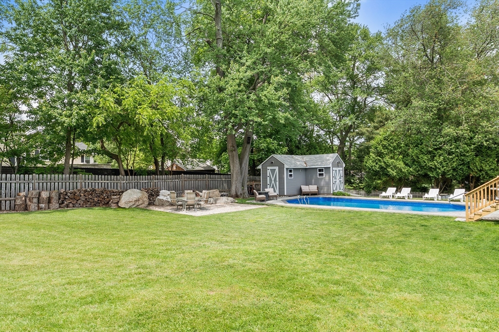 24 Lantern Ln