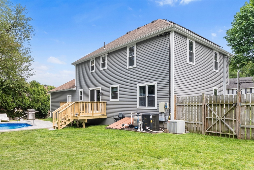 24 Lantern Ln