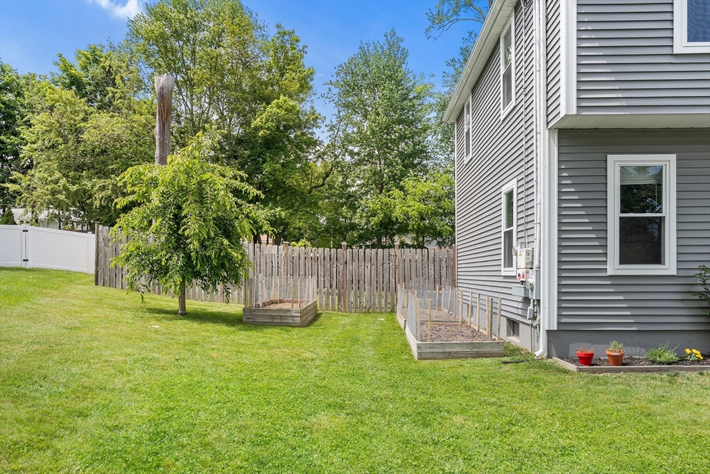 24 Lantern Ln