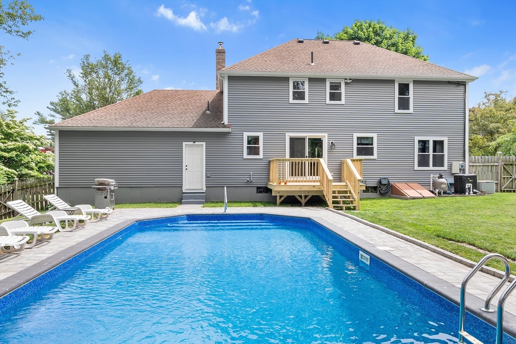 24 Lantern Ln