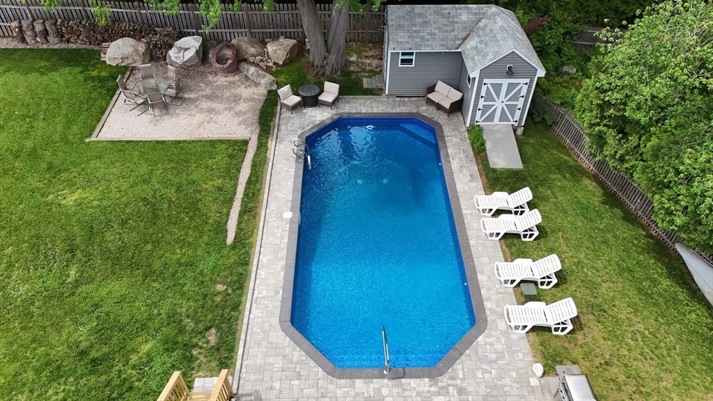 24 Lantern Ln