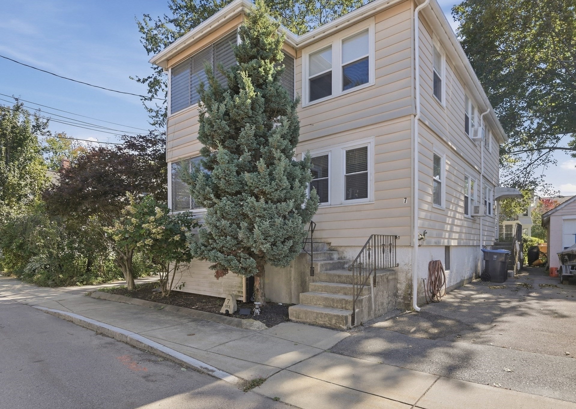 7 Bee Street # B