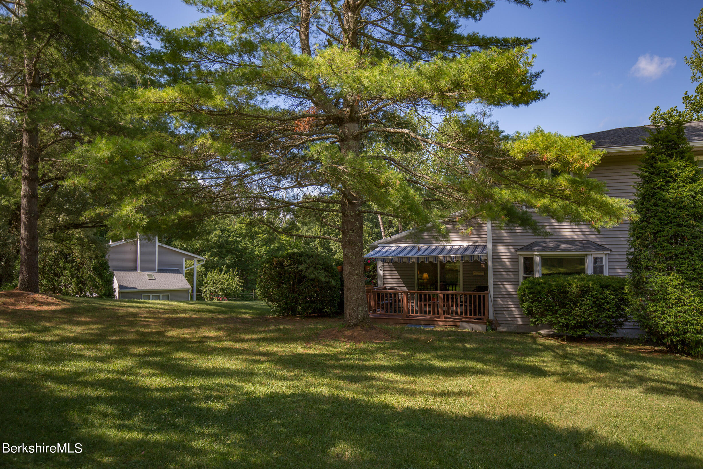 880 East St Unit: 100D