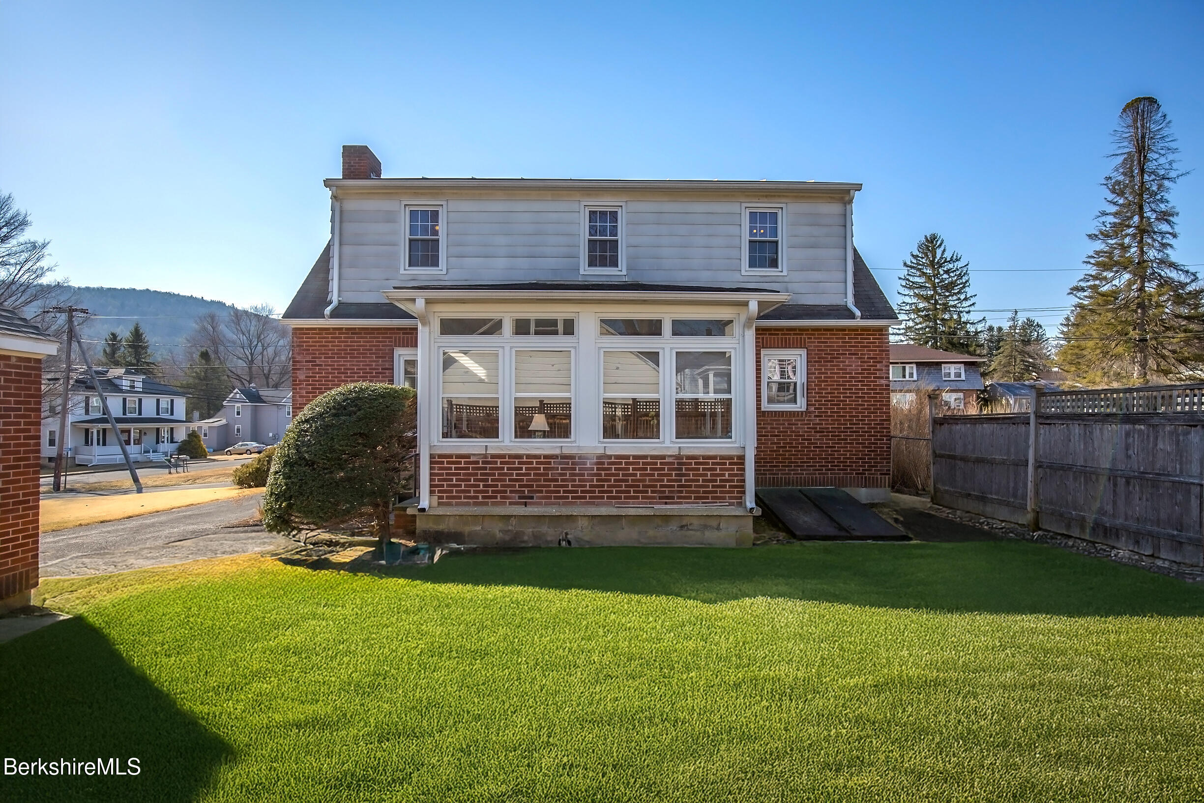 6 Margerie St