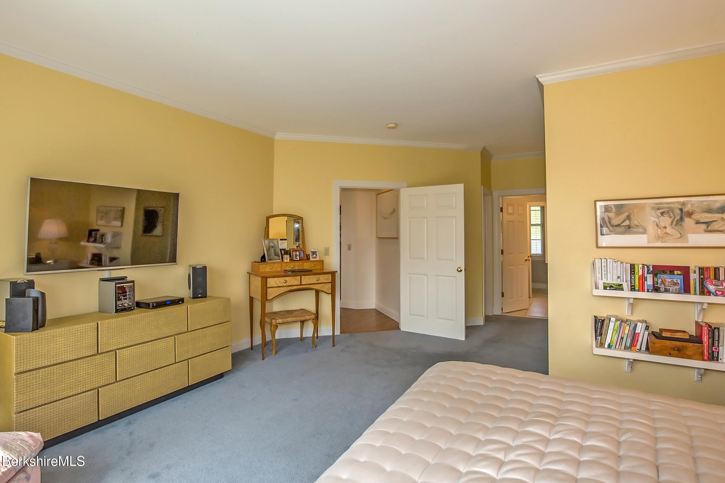 11 Blossom Hill, 11