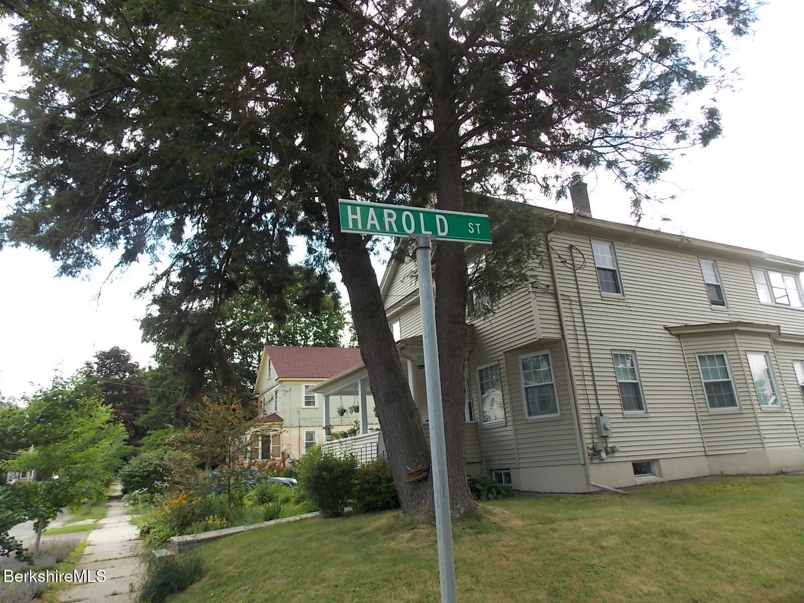 16 Harold St