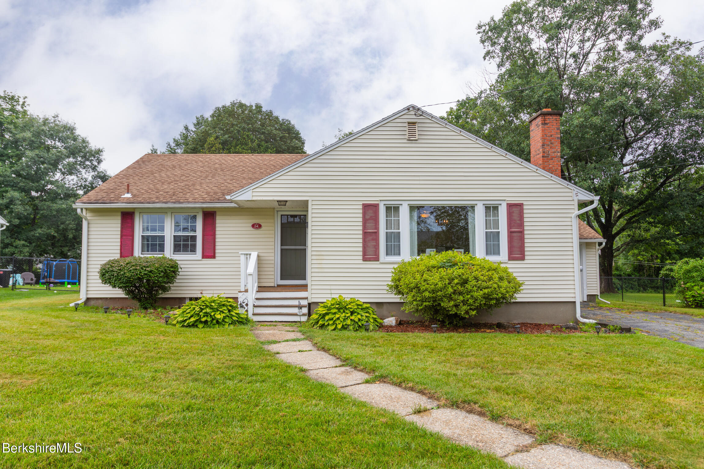 64 Donna Ave