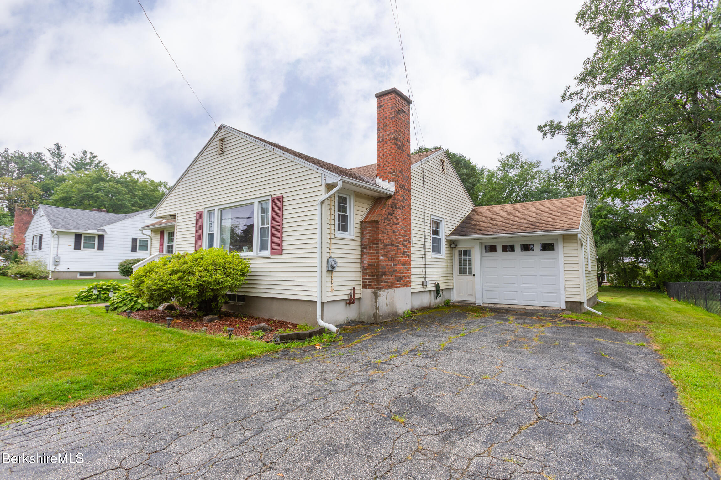 64 Donna Ave