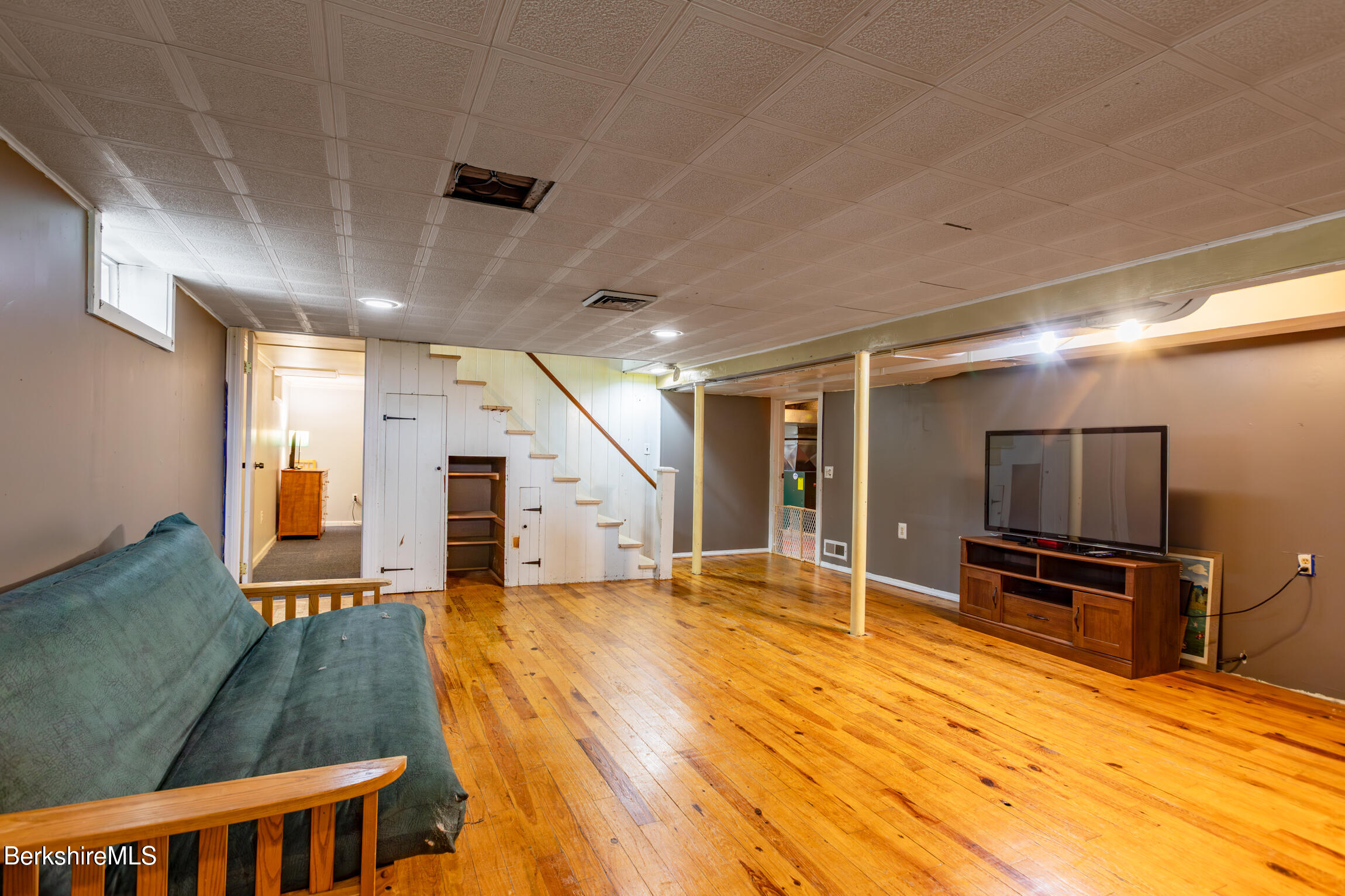 64 Donna Ave