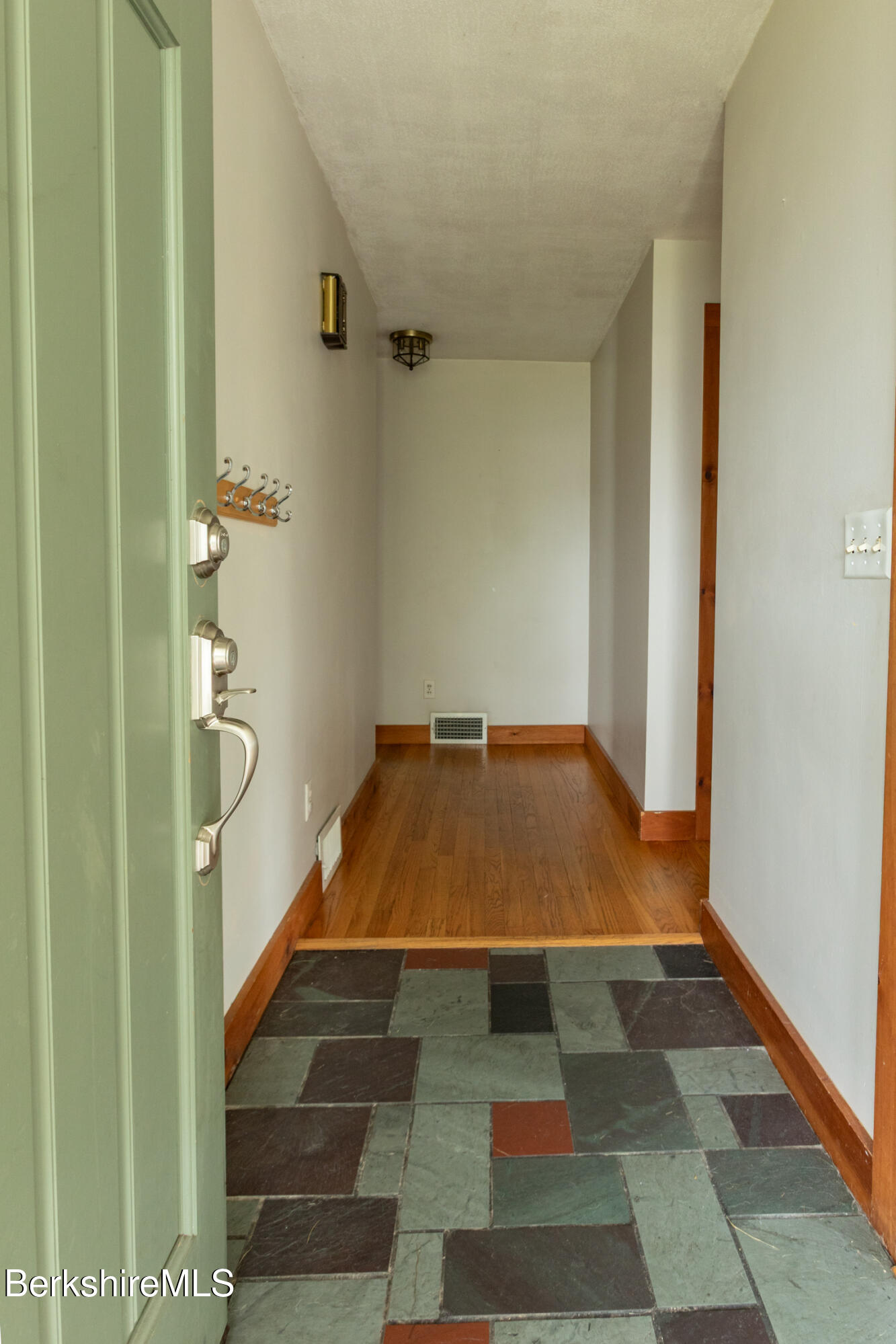 64 Donna Ave