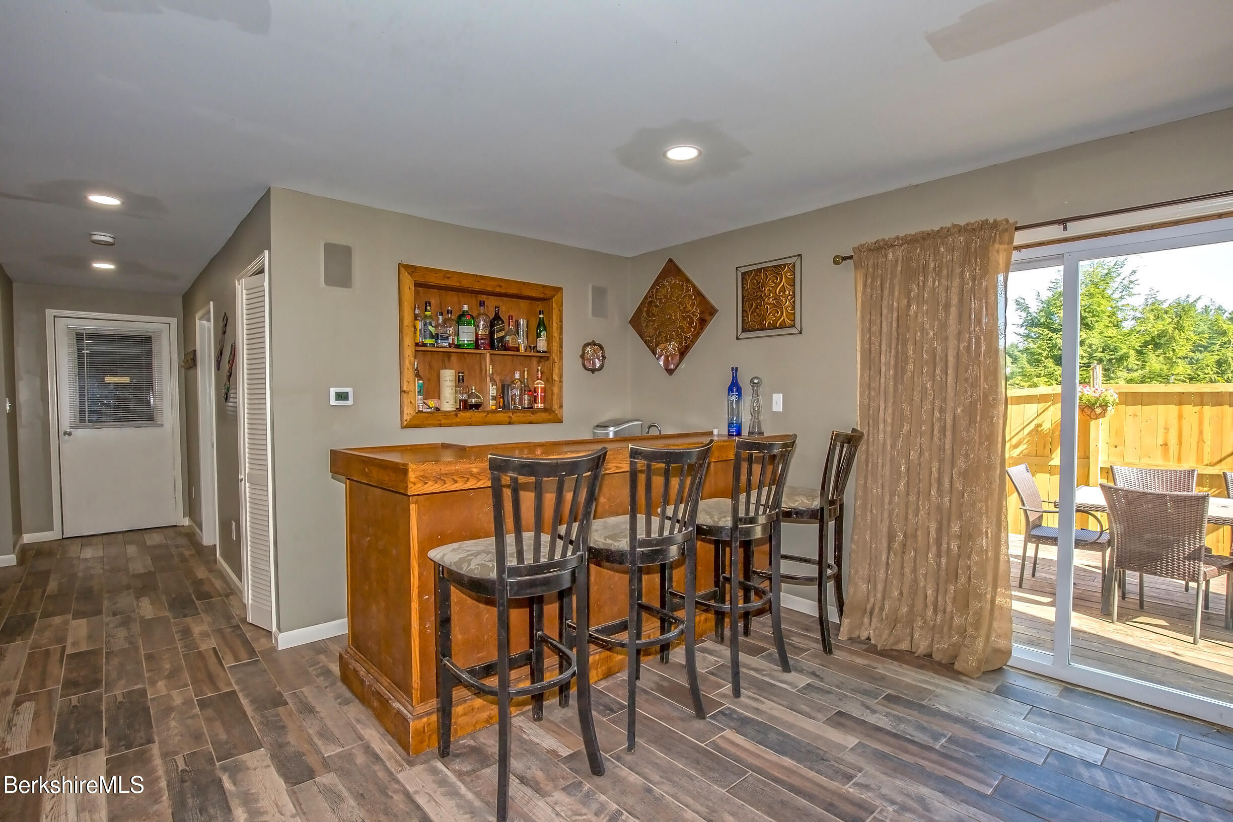 2 Caratina Ave