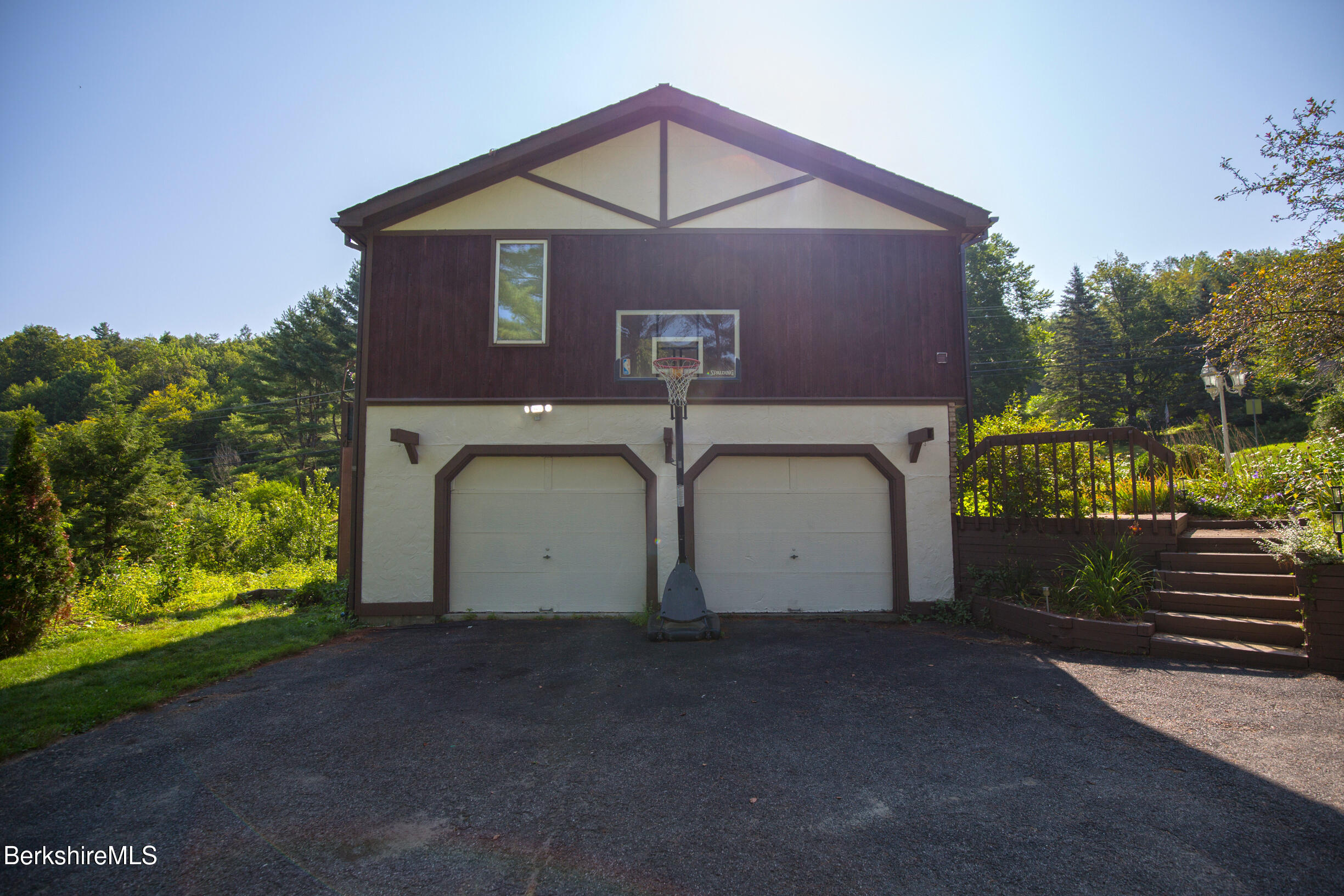 2 Caratina Ave