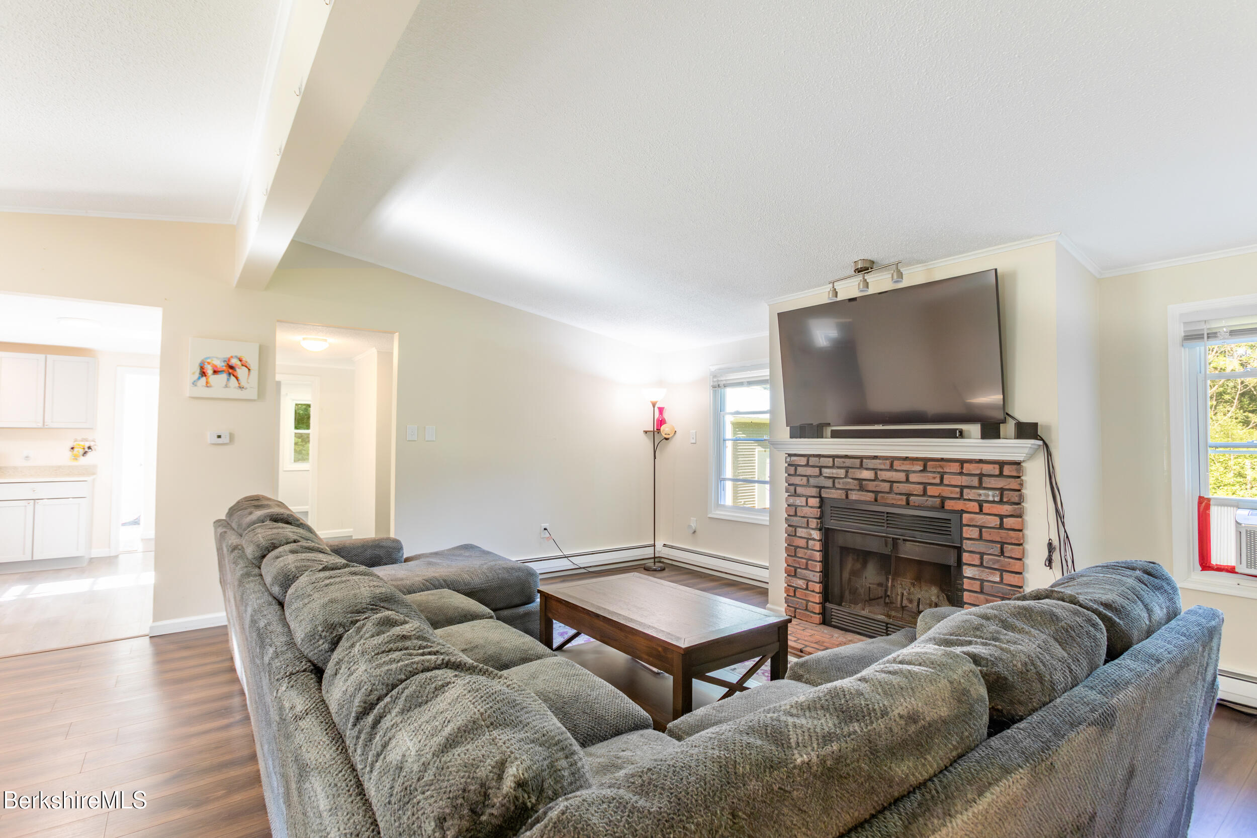 40 Curran Rd