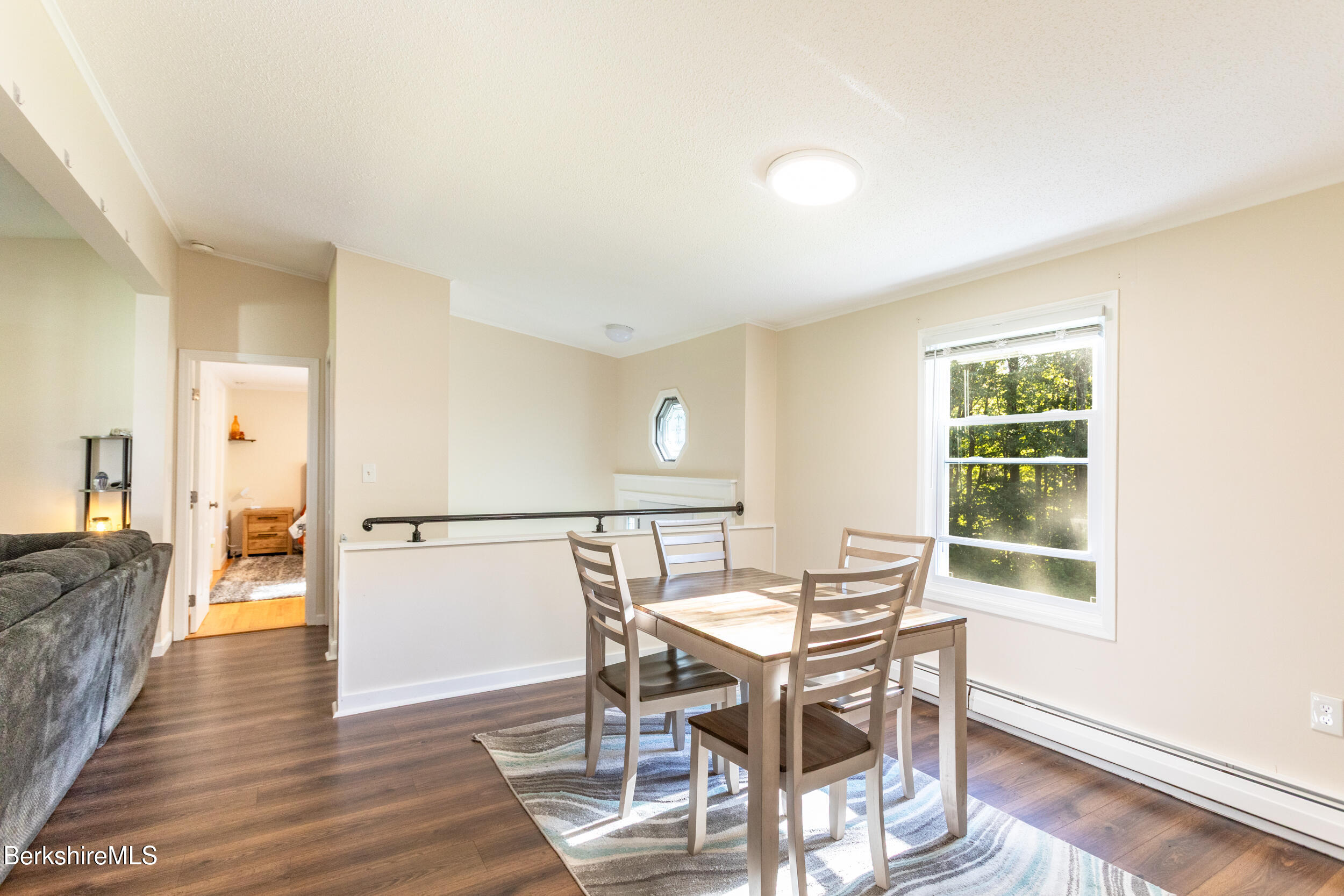 40 Curran Rd