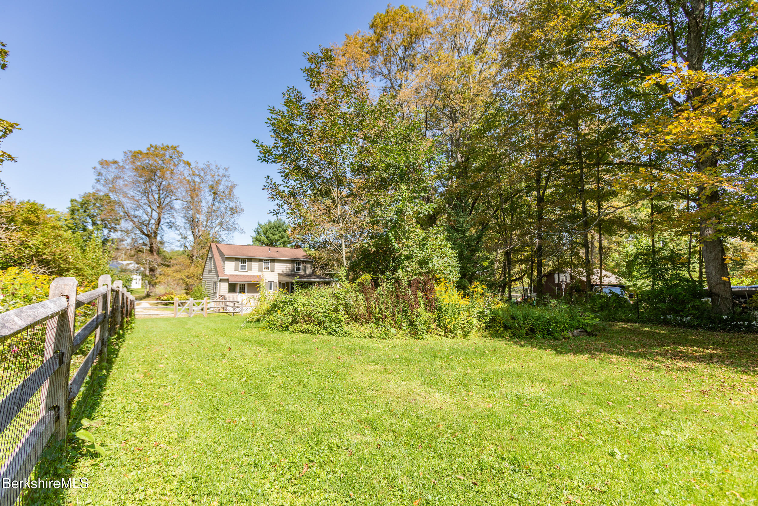 382 Maple St