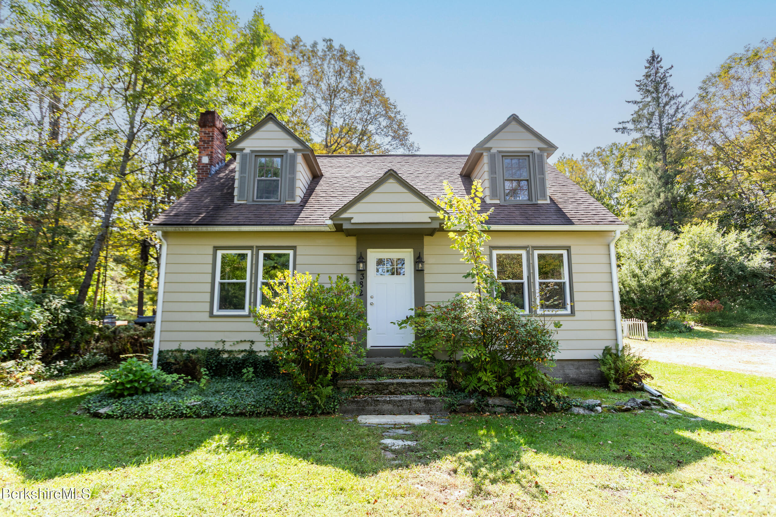 382 Maple St