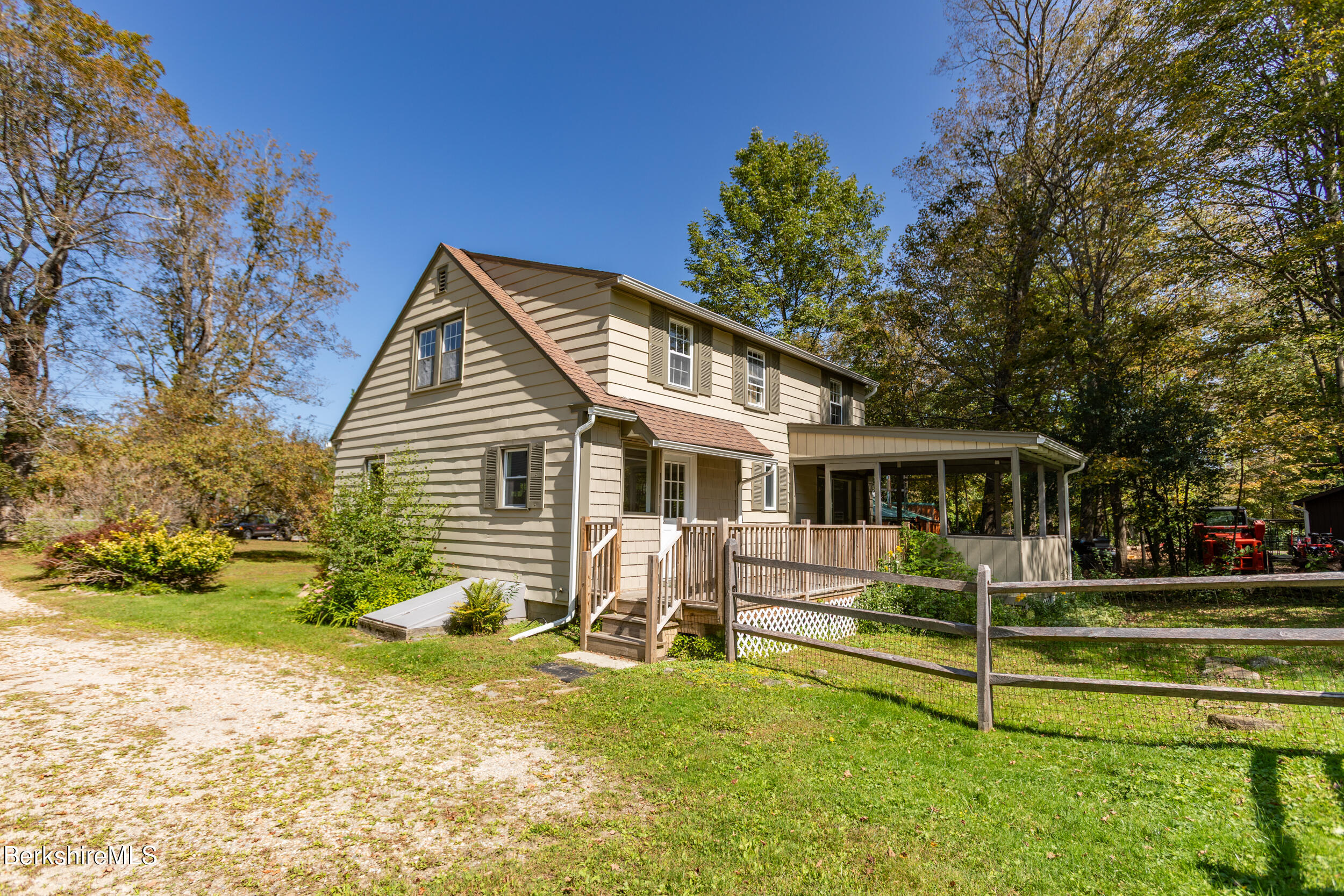 382 Maple St