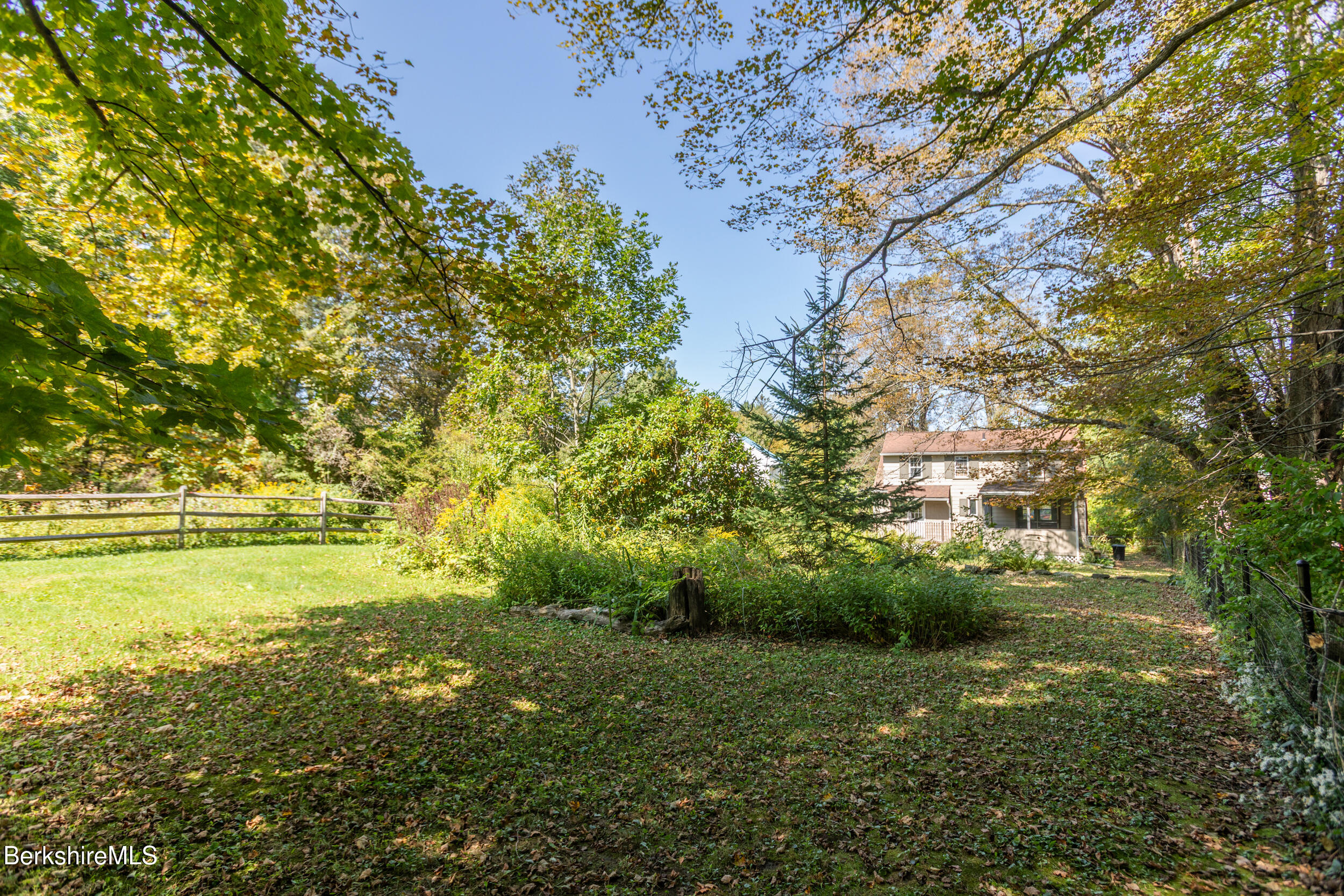 382 Maple St