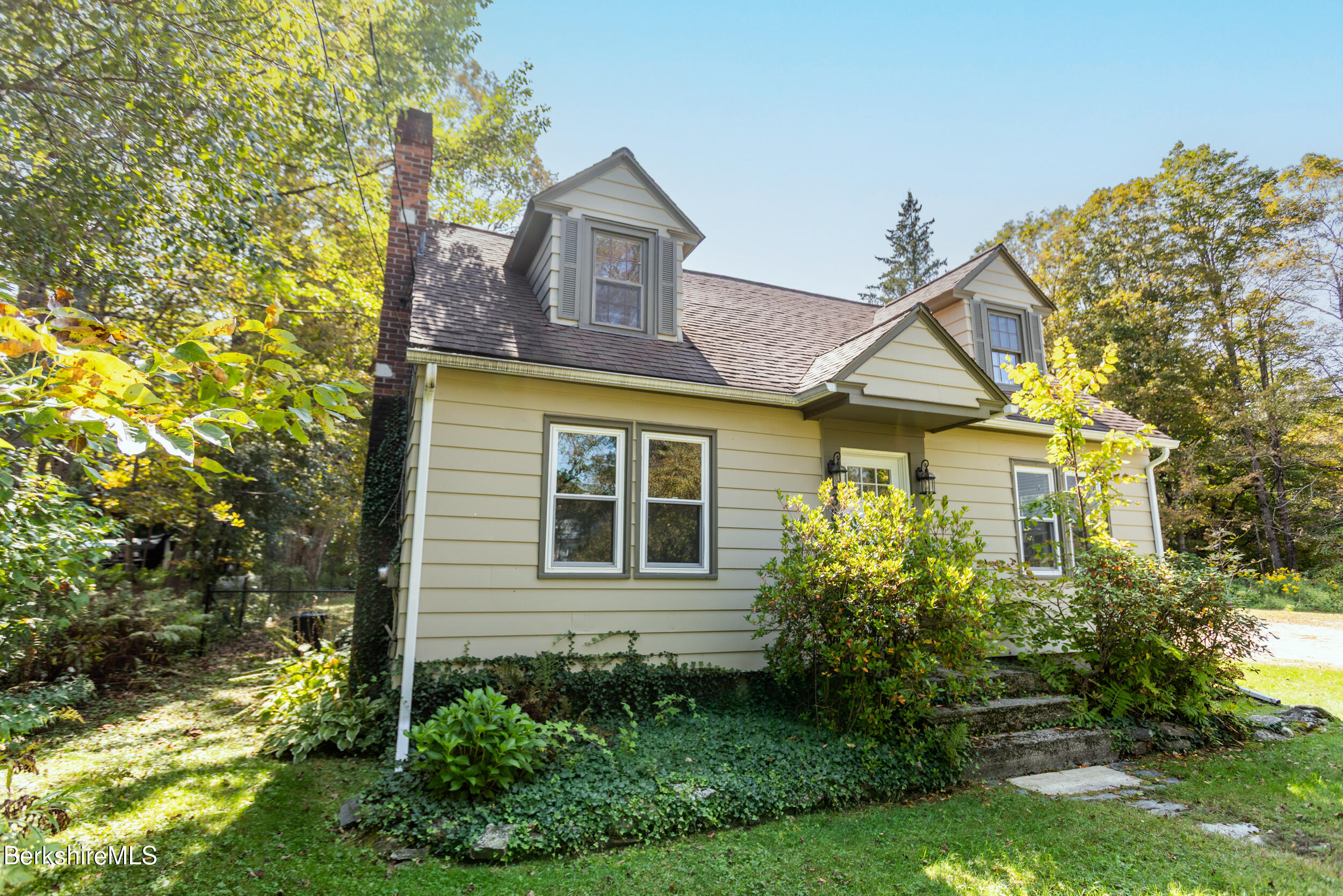 382 Maple St