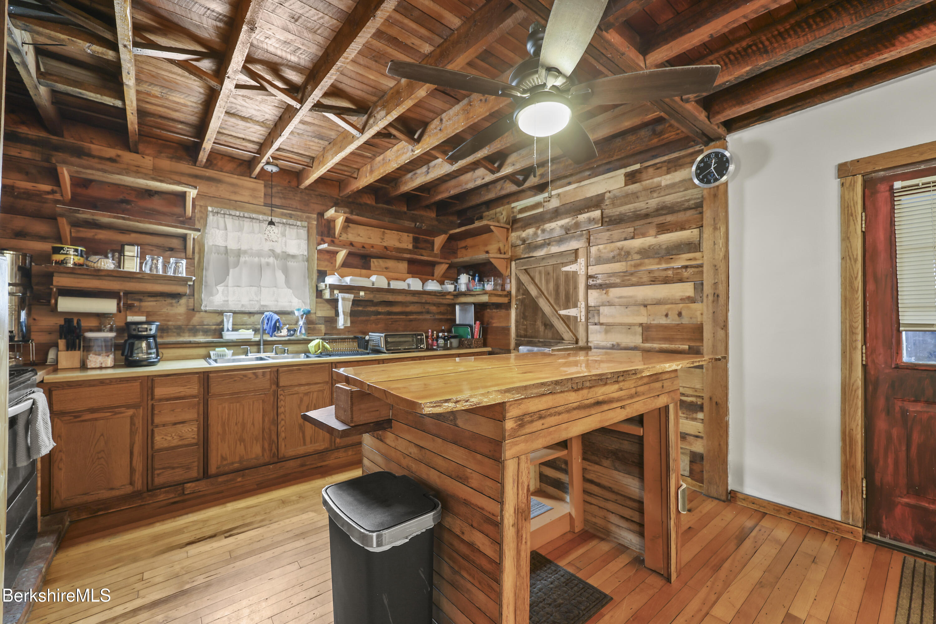 8 Duggan St