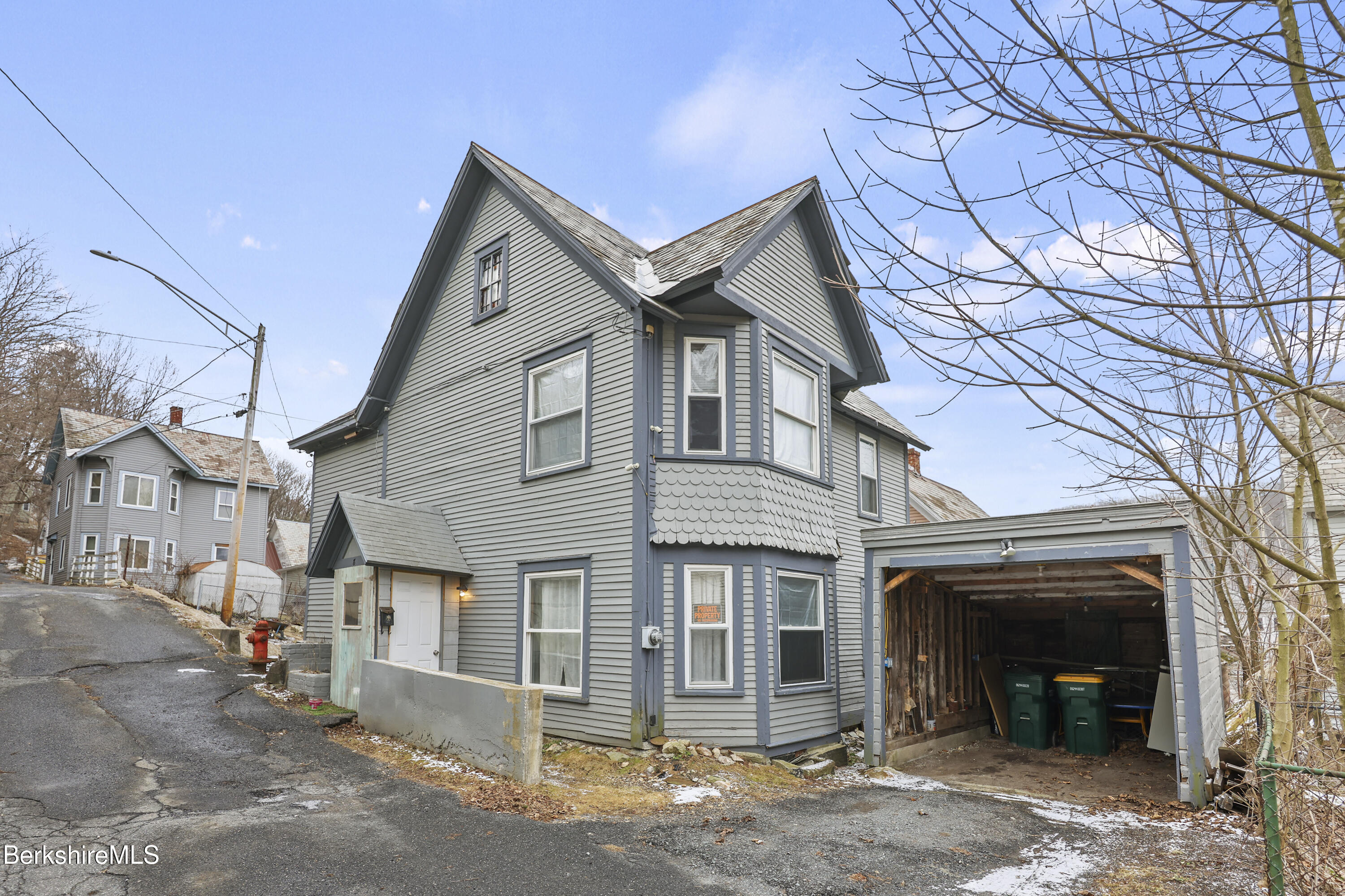 8 Duggan St