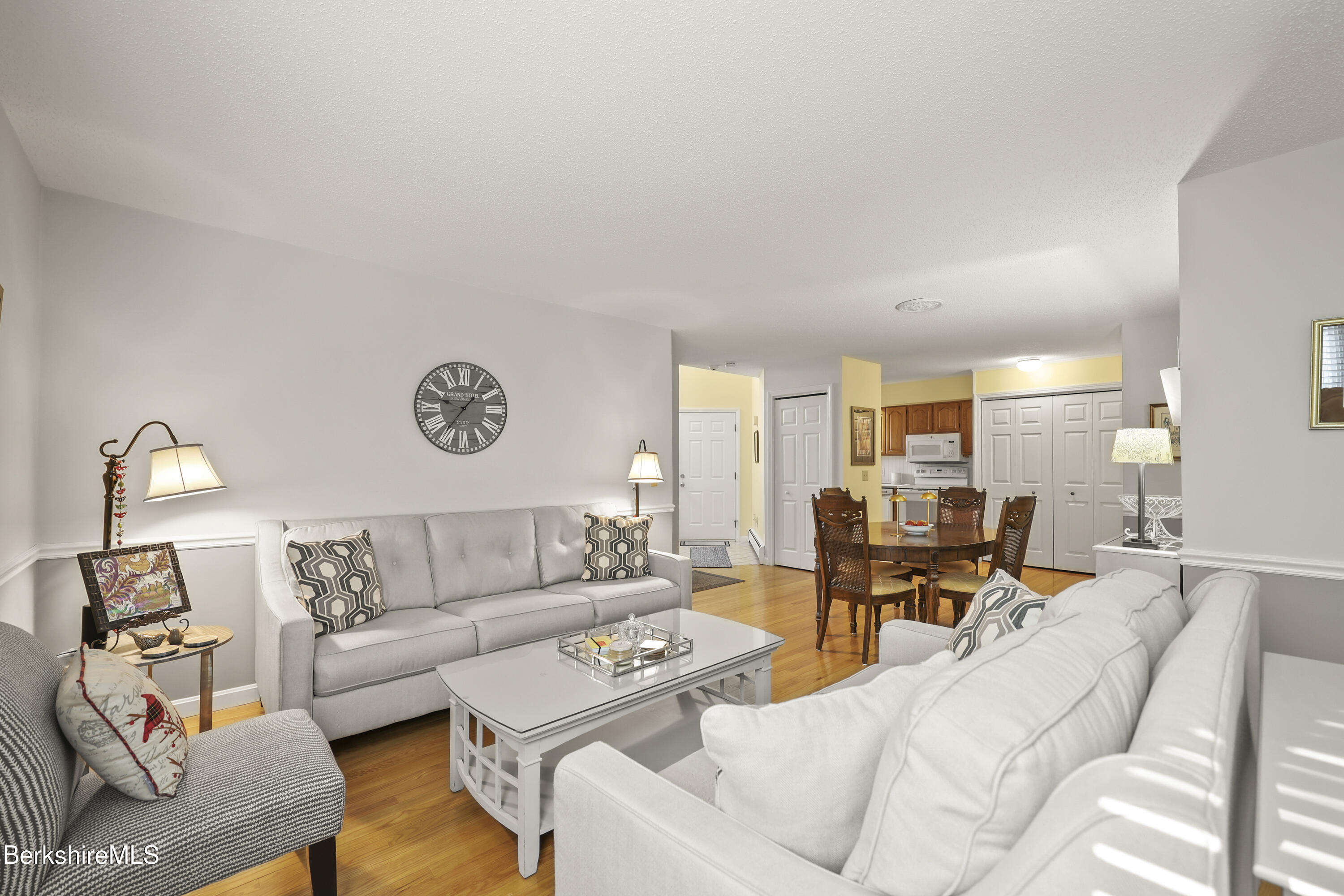 33 Walden Ln