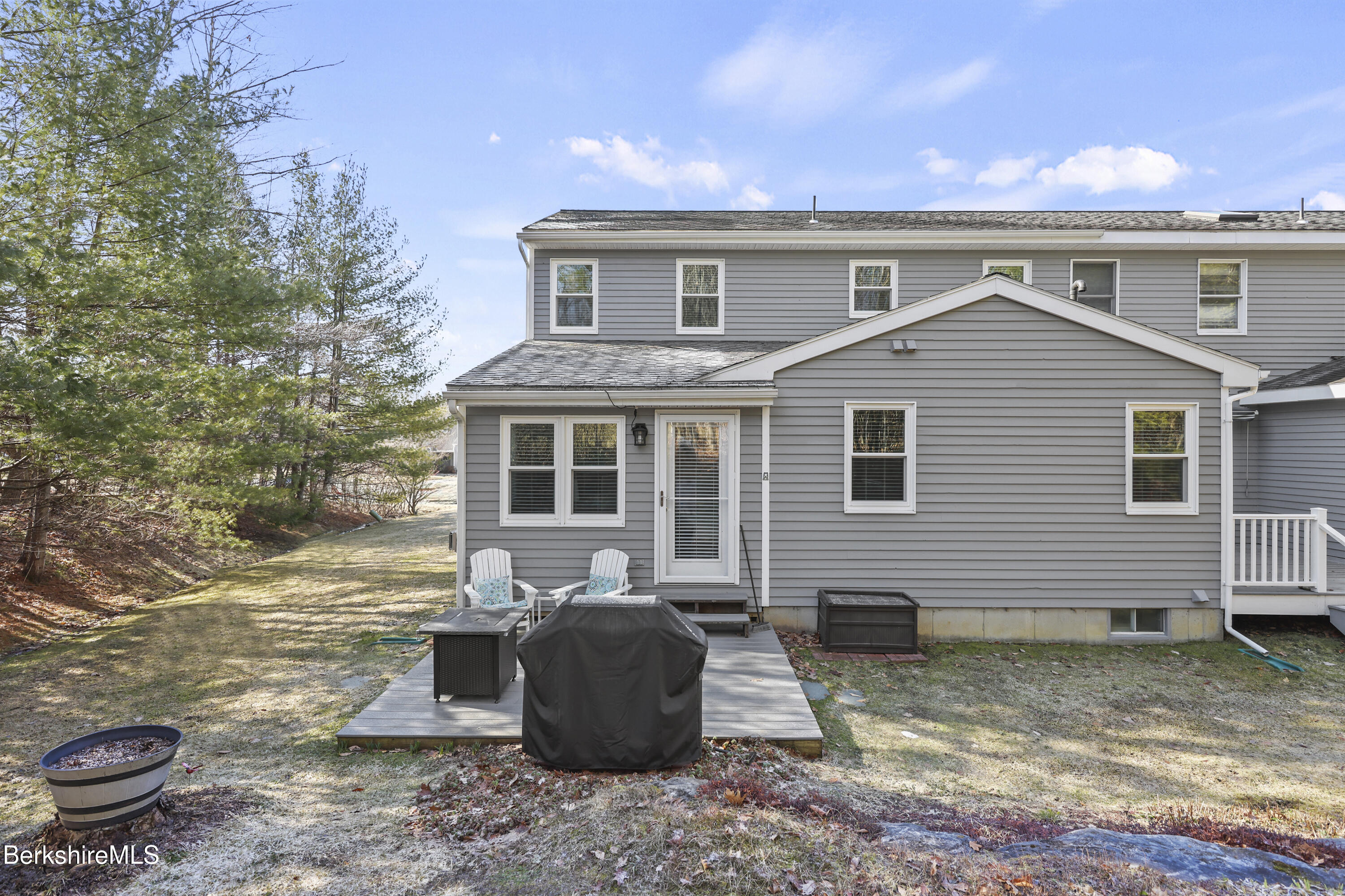 33 Walden Ln