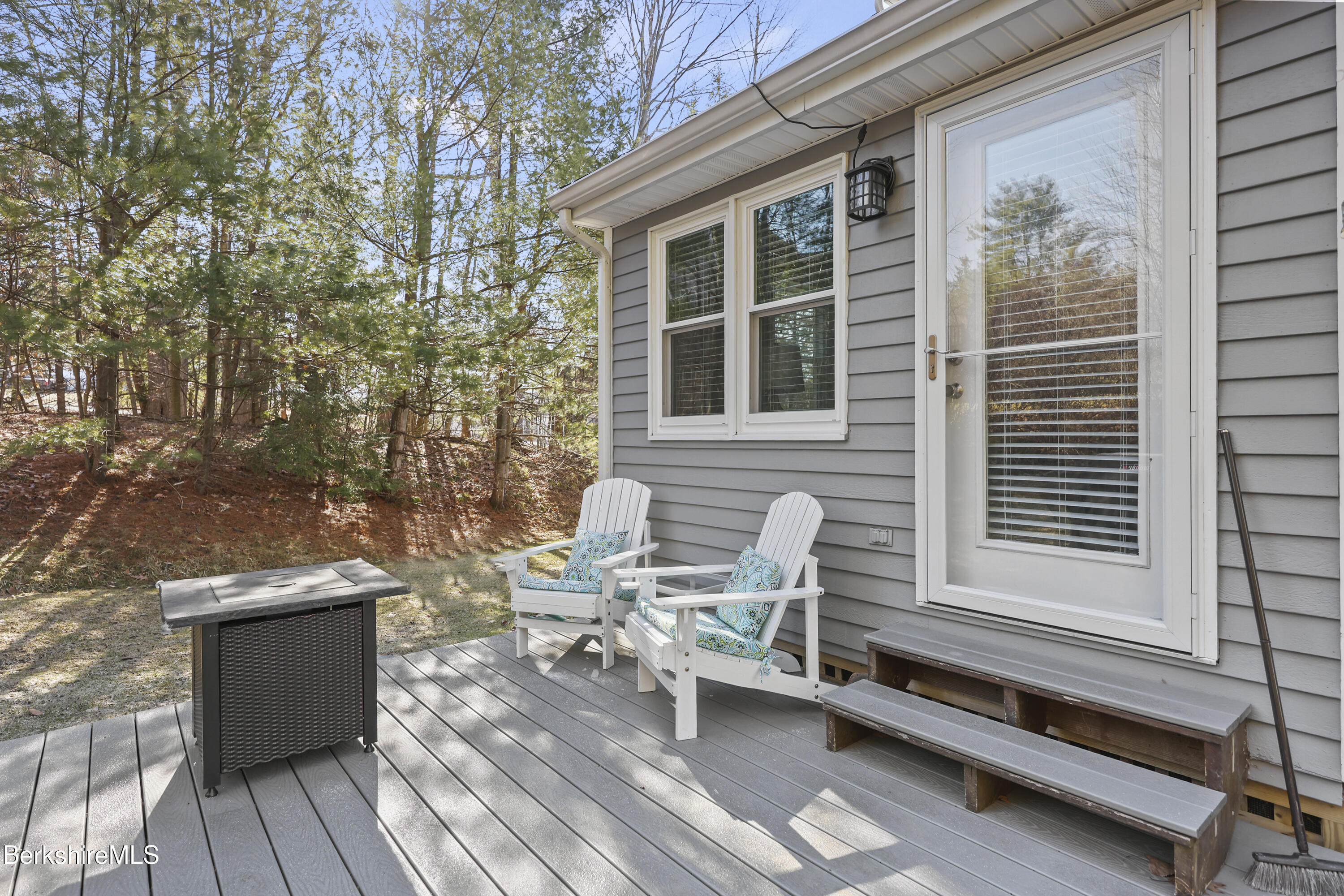 33 Walden Ln