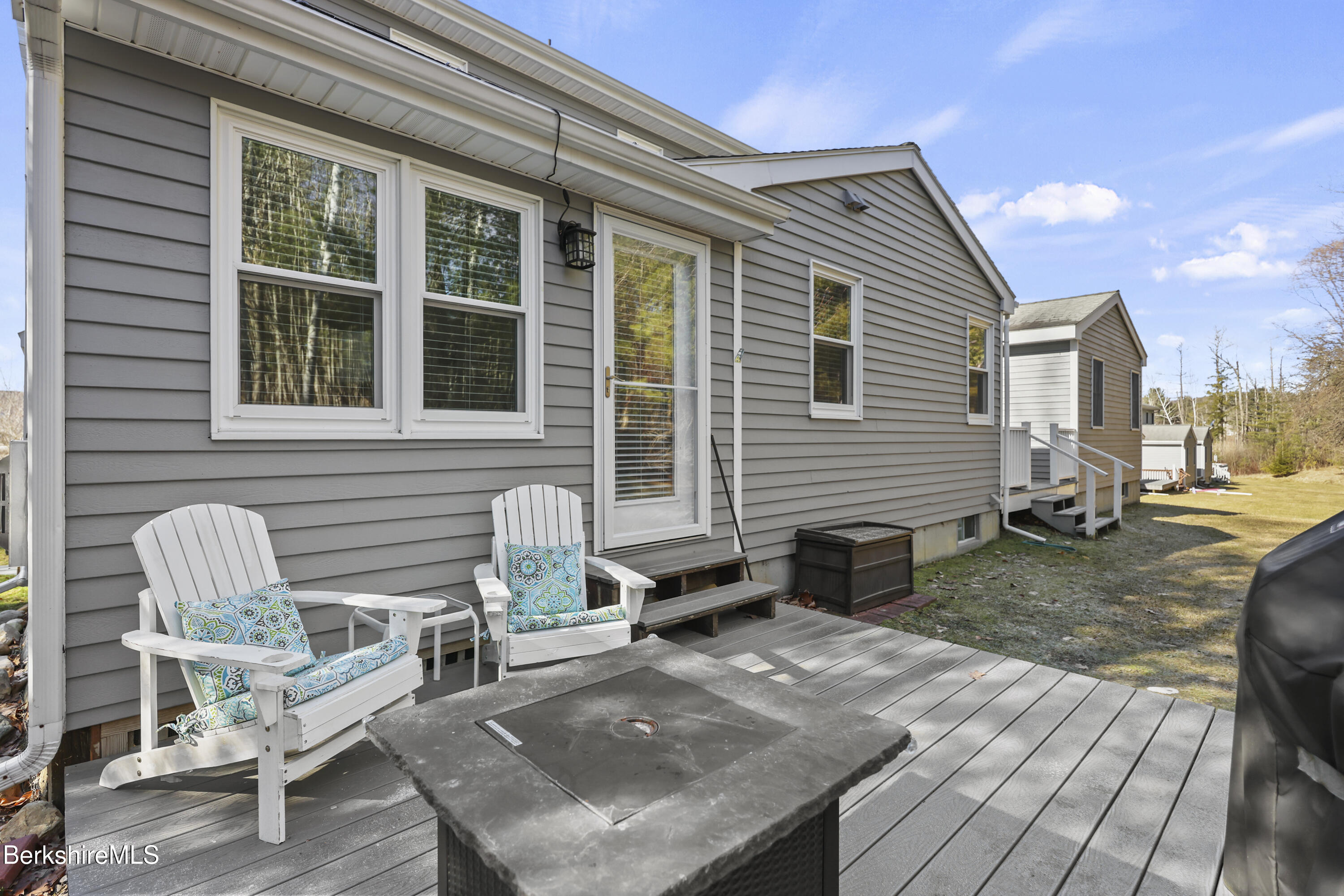 33 Walden Ln