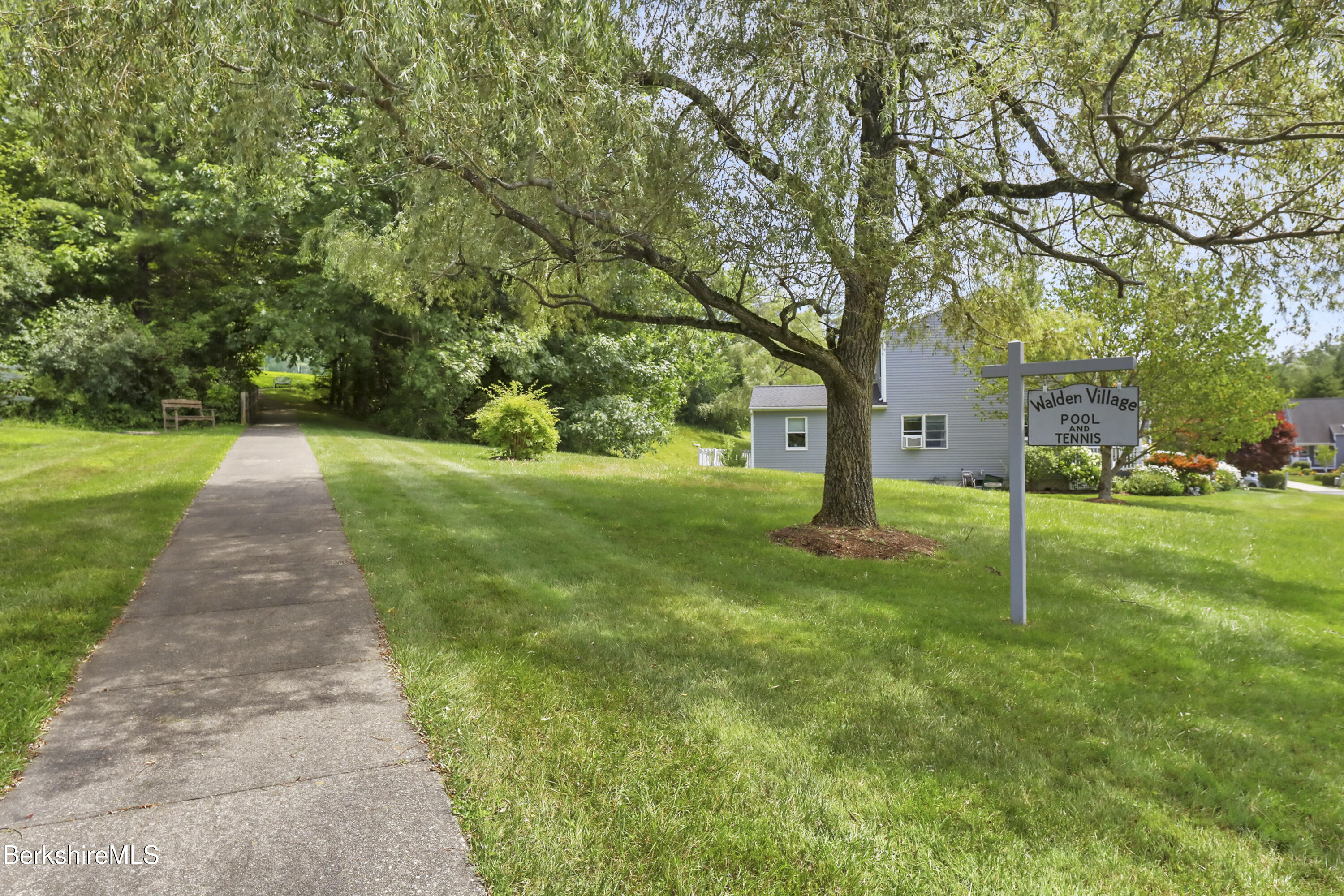 33 Walden Ln