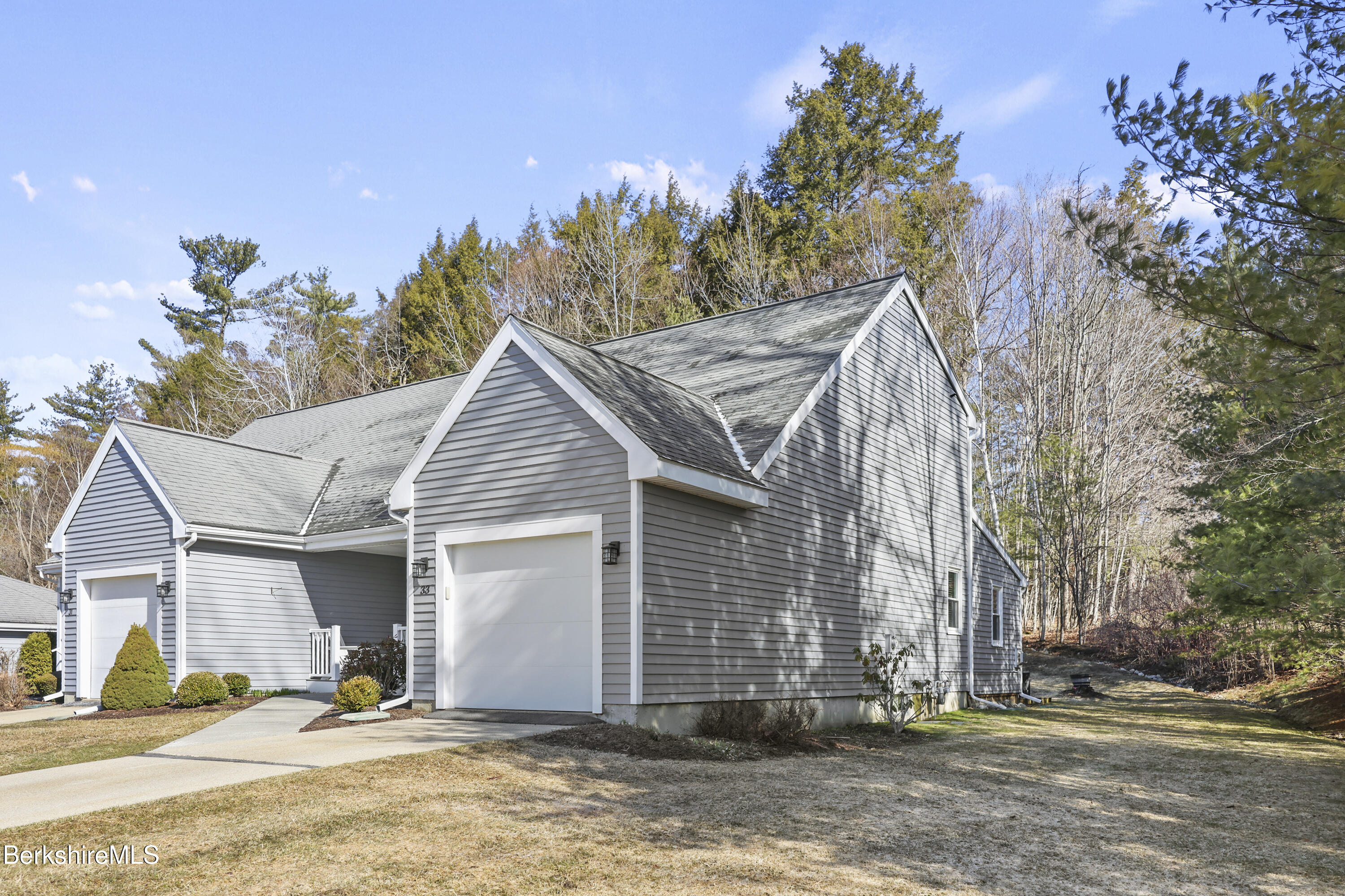 33 Walden Ln