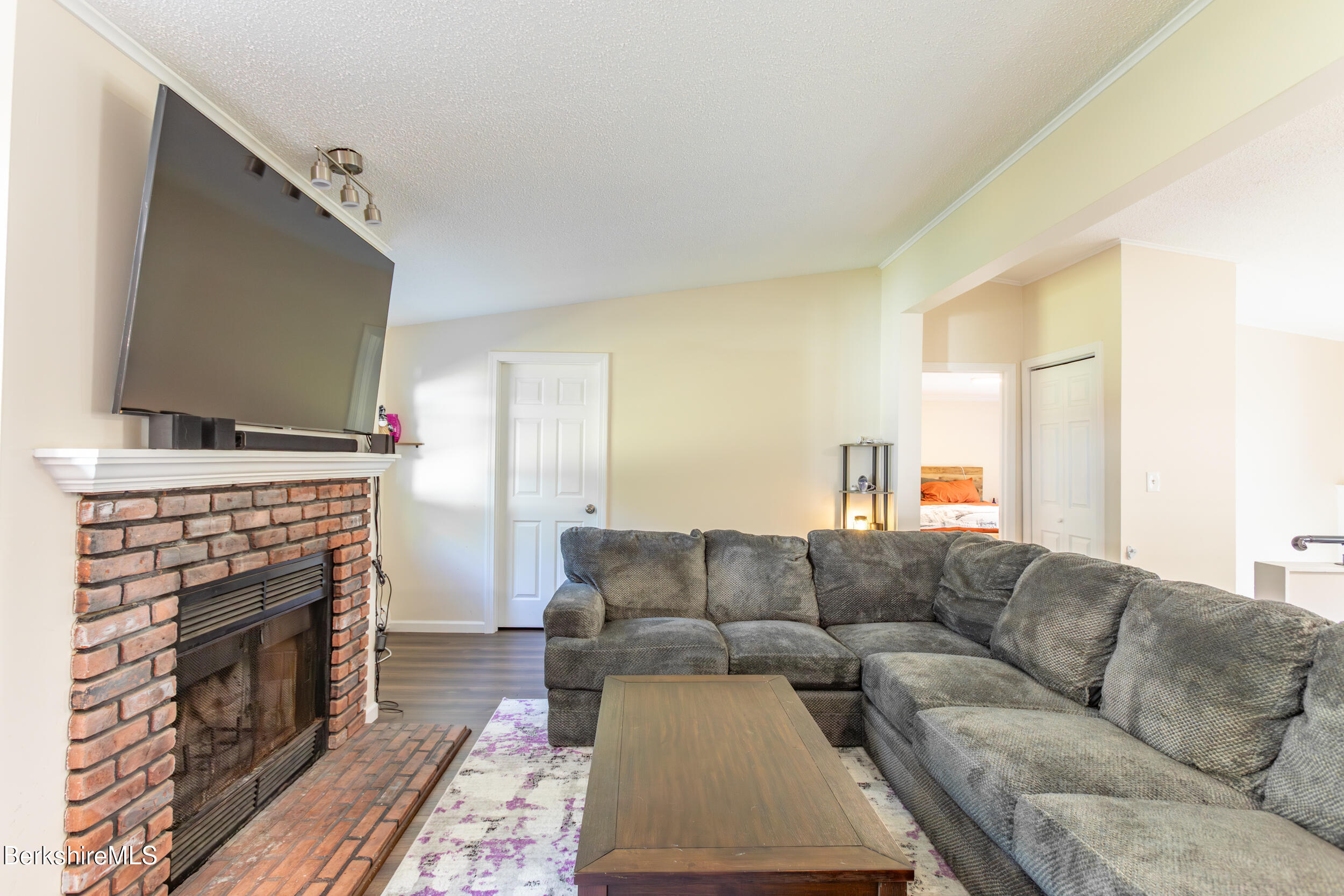 40 Curran Rd