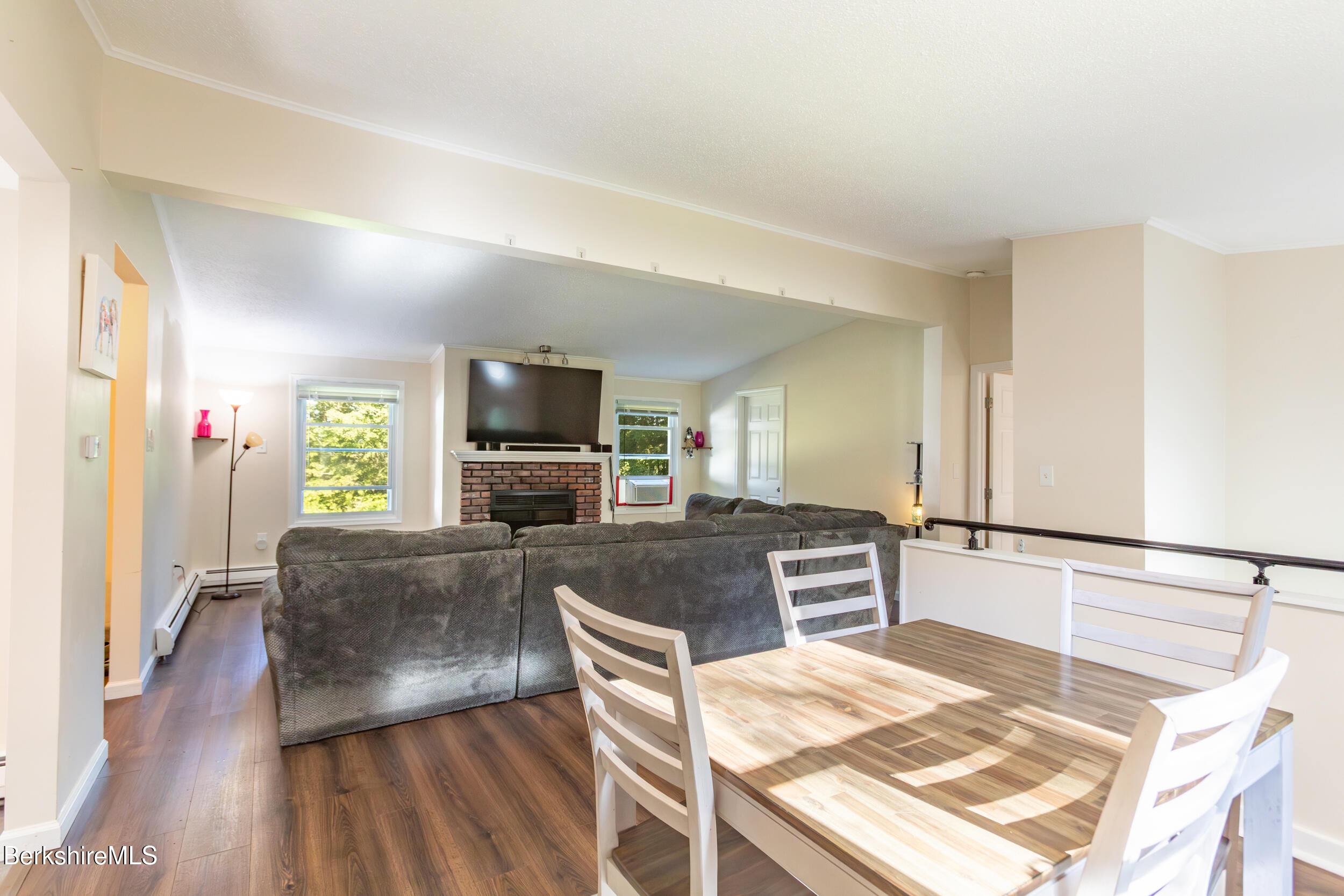 40 Curran Rd