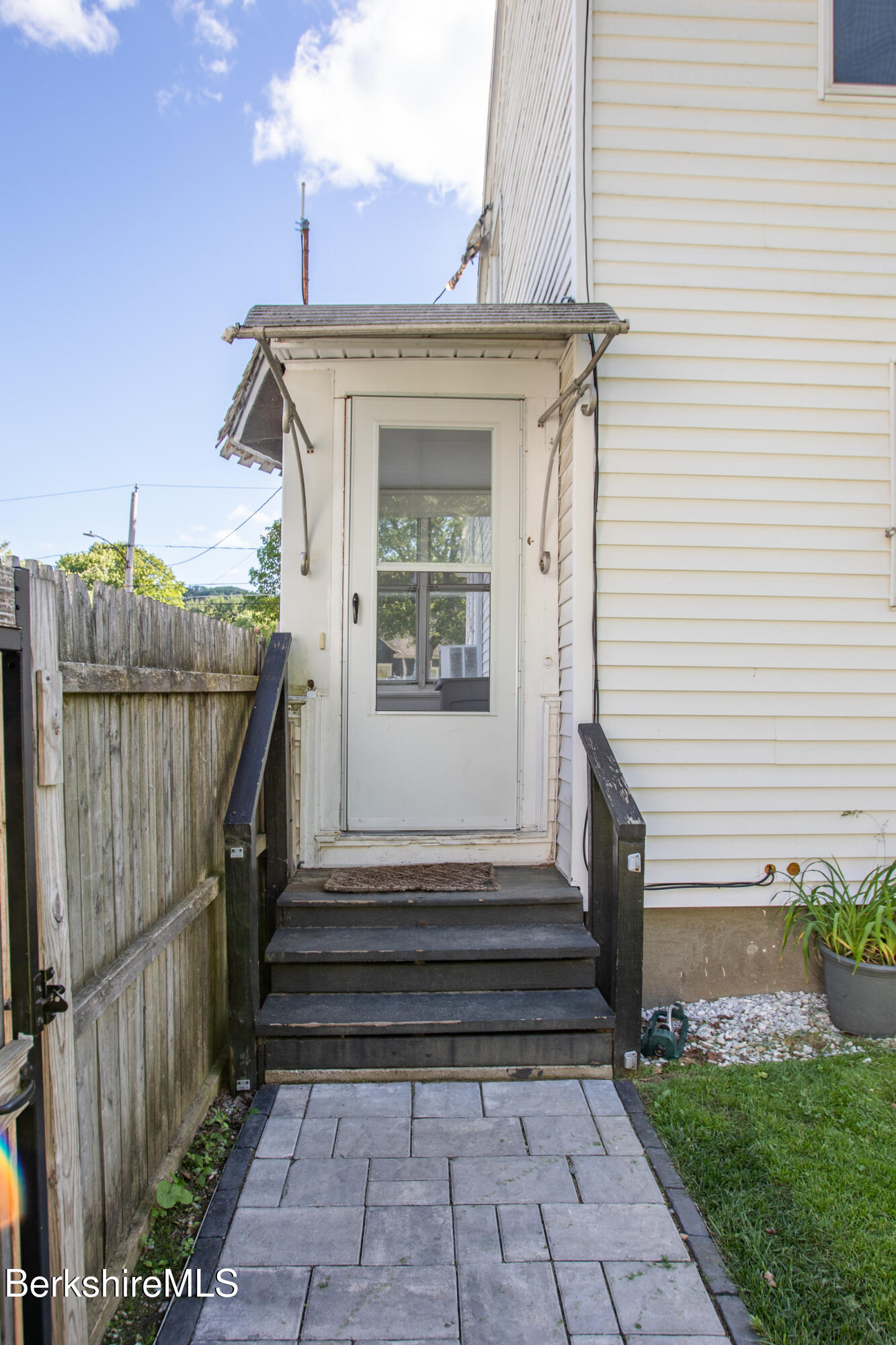 38 Velma Ave