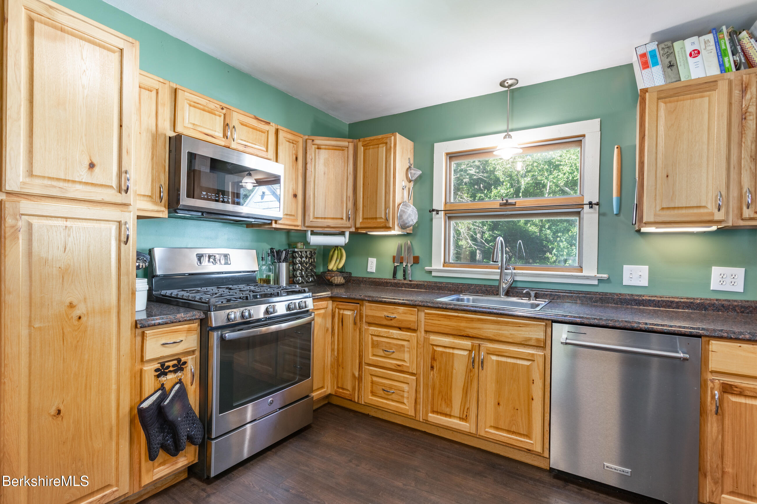 38 Velma Ave