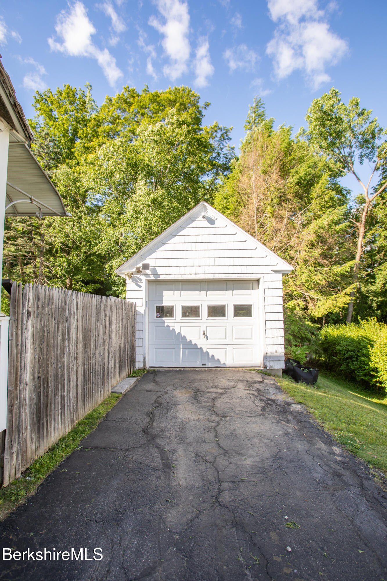 38 Velma Ave
