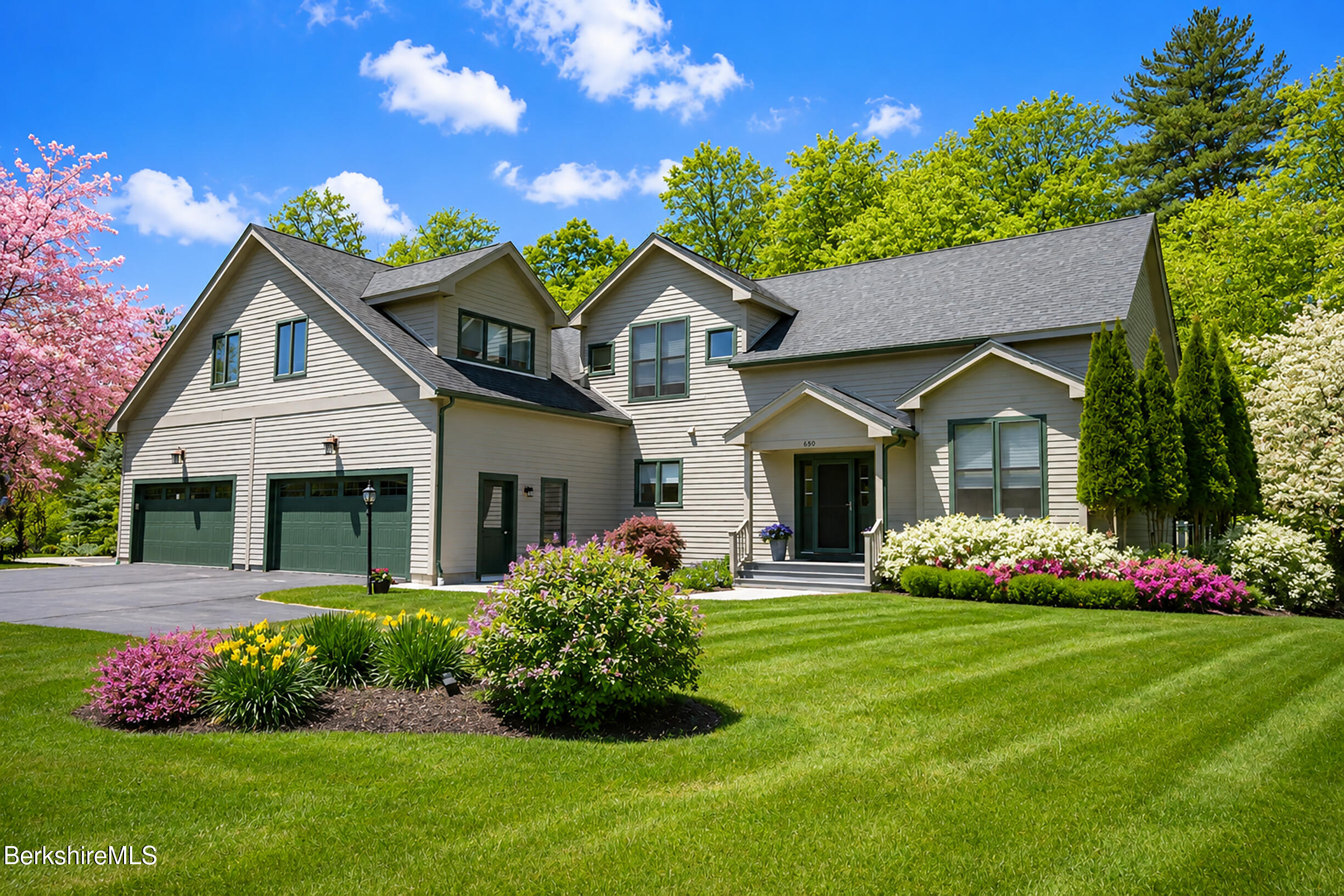 650 Mallard Ln