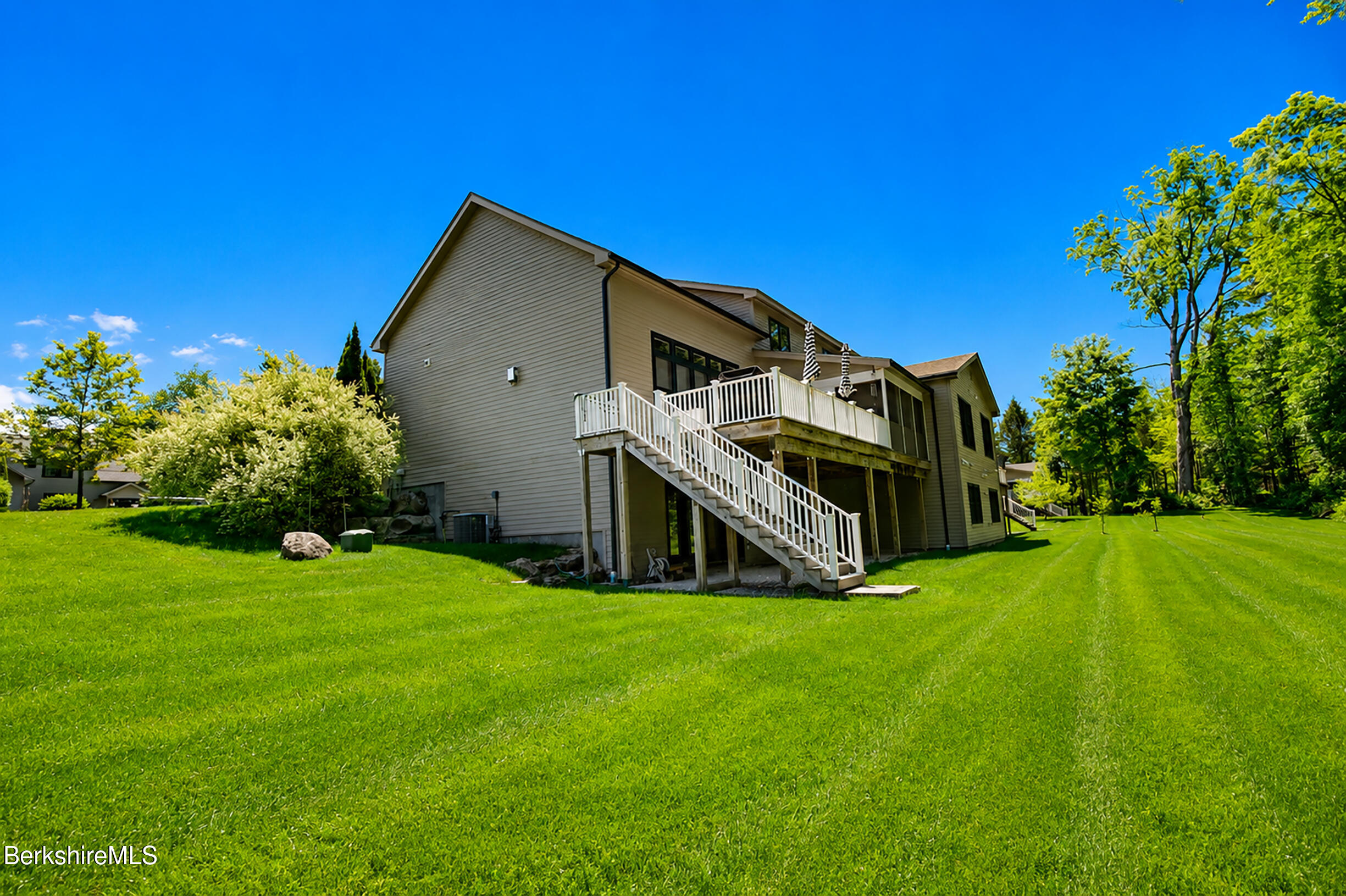 650 Mallard Ln
