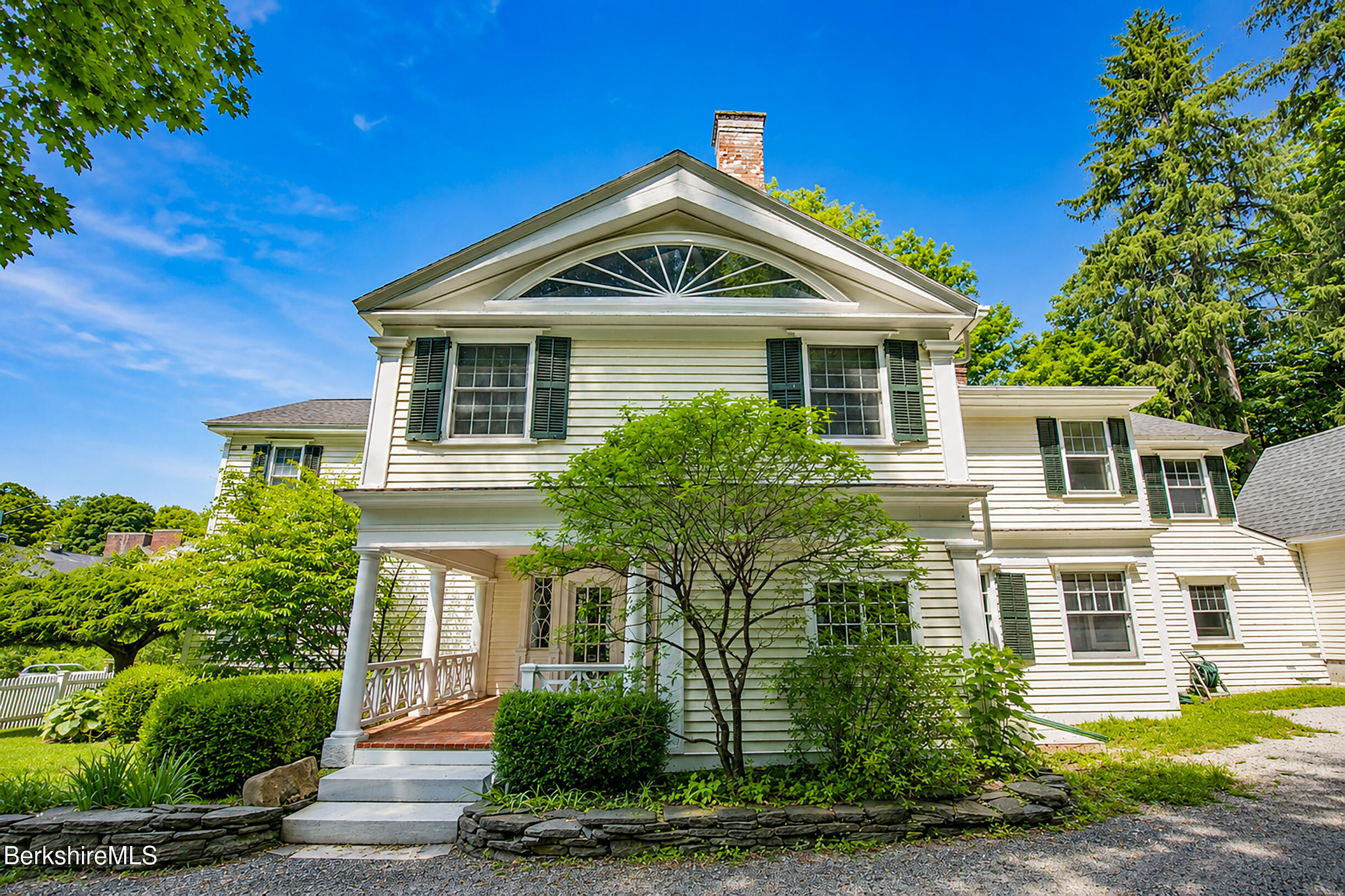 53 Main St