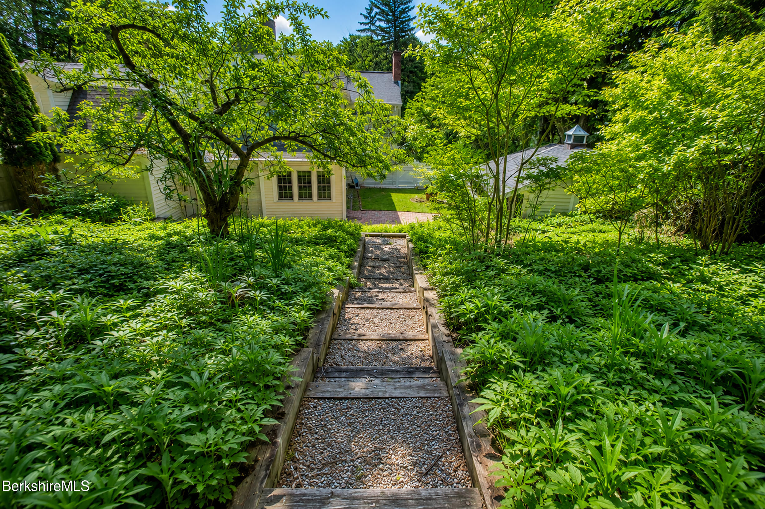 53 Main St