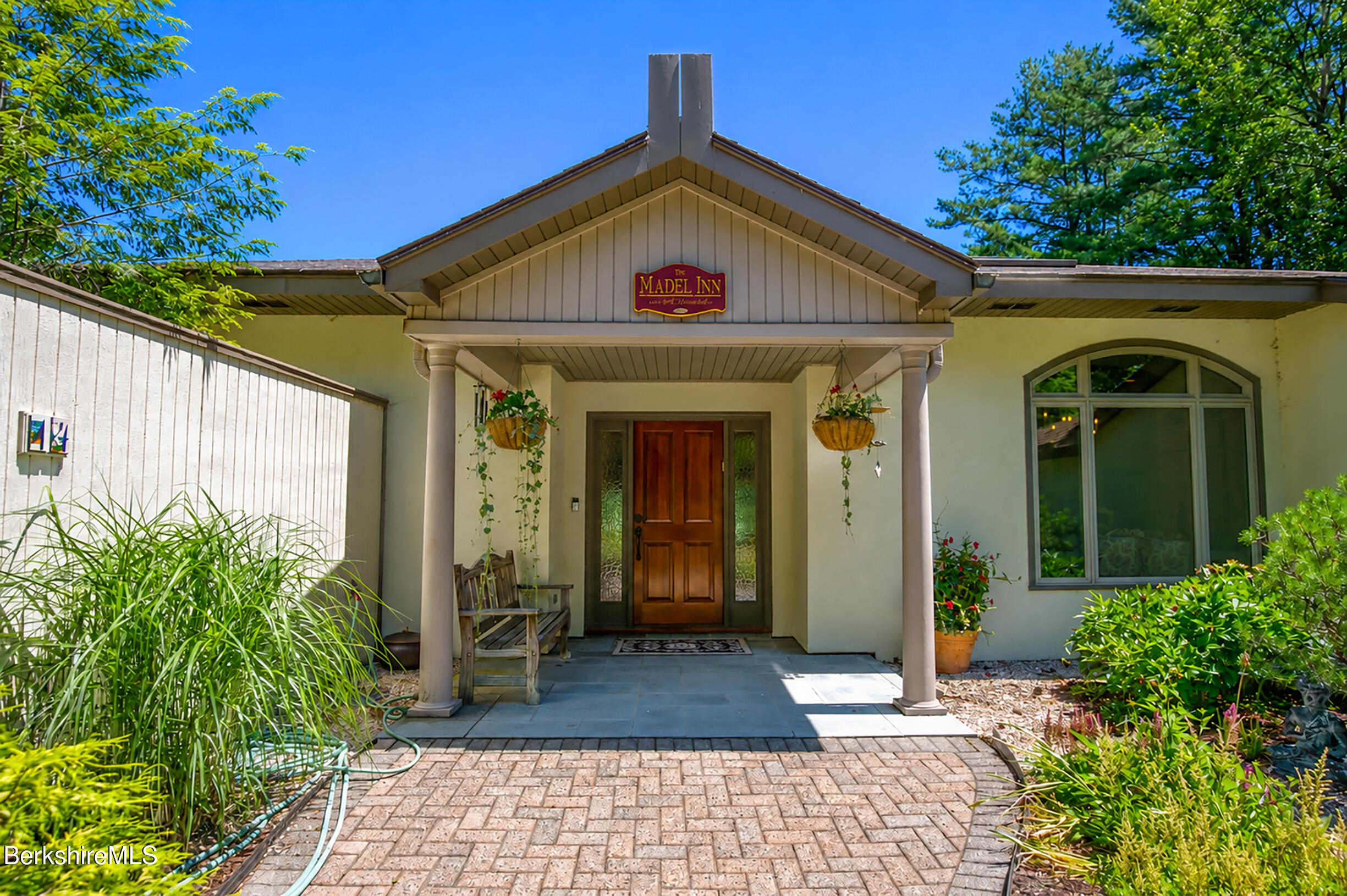 14 Fairway Dr