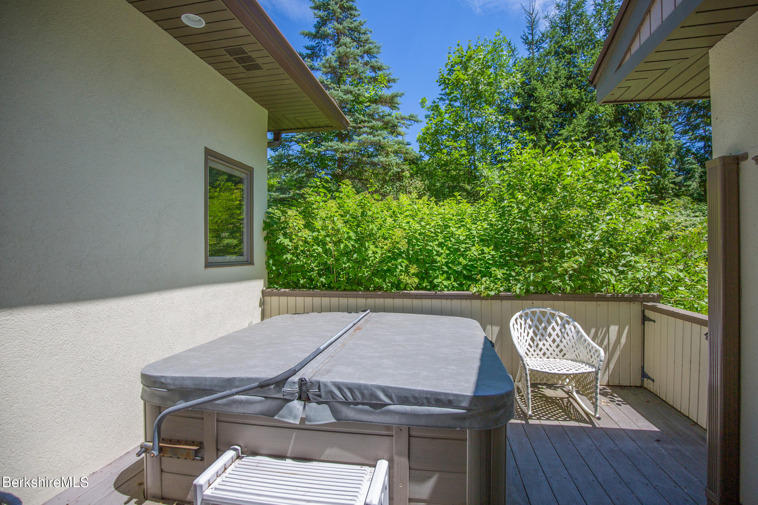 14 Fairway Dr