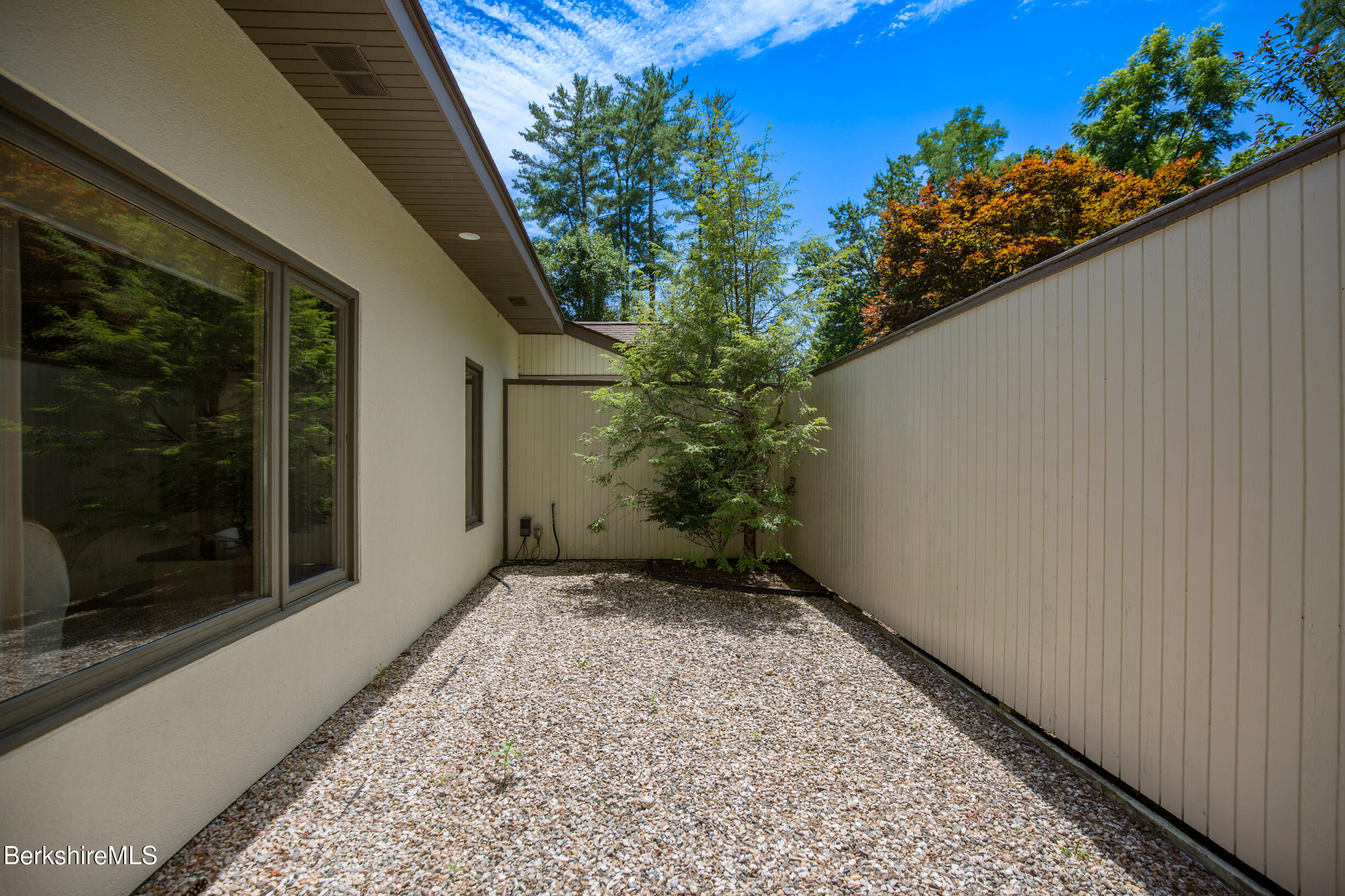 14 Fairway Dr