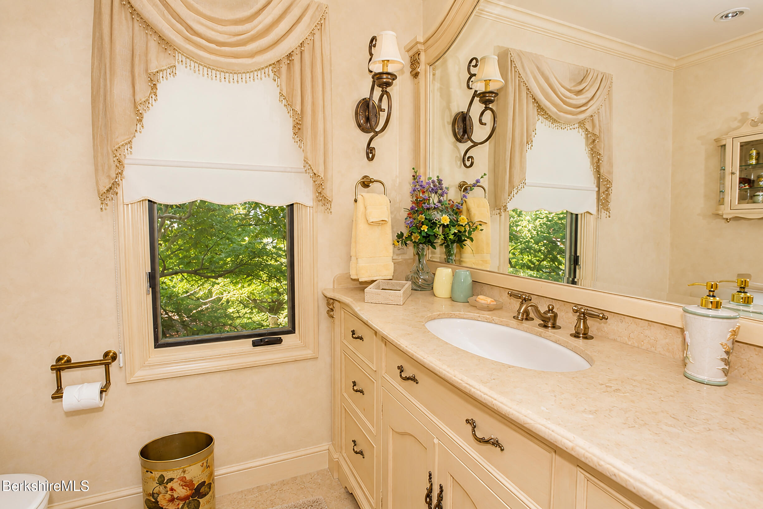 14 Fairway Dr
