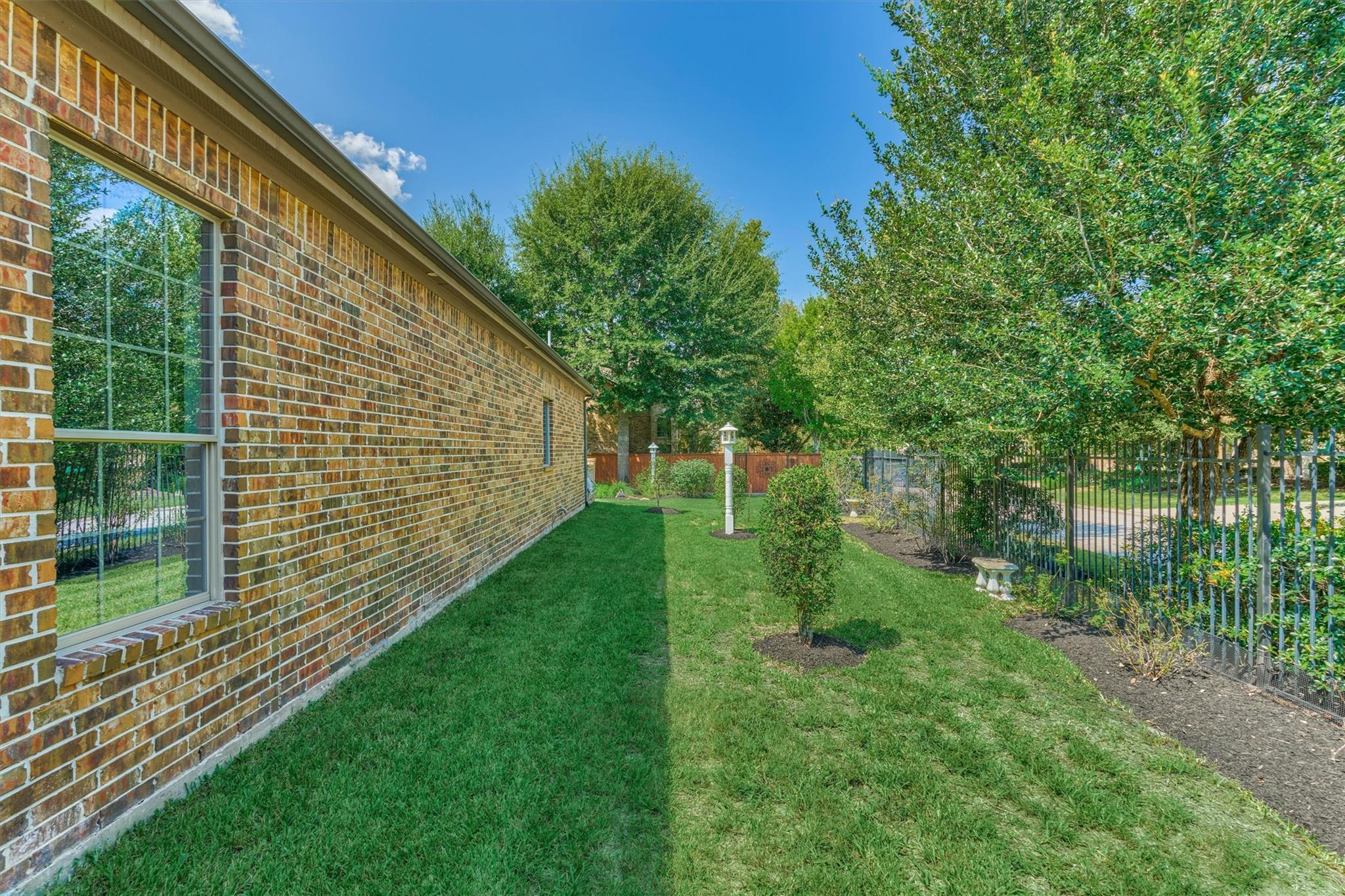 11 Almondell Court