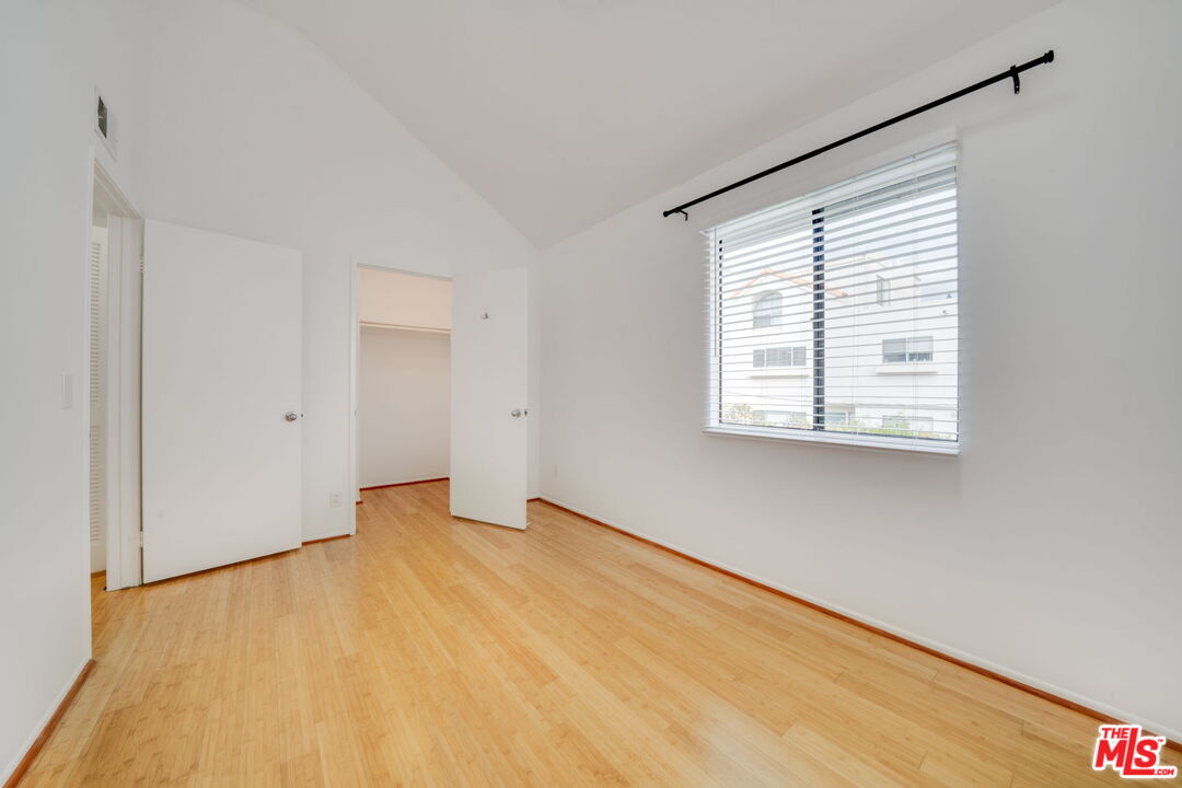 2453 Chelsea Pl Unit: 3