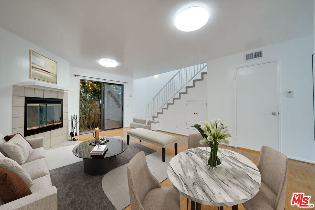 2453 Chelsea Pl Unit: 3