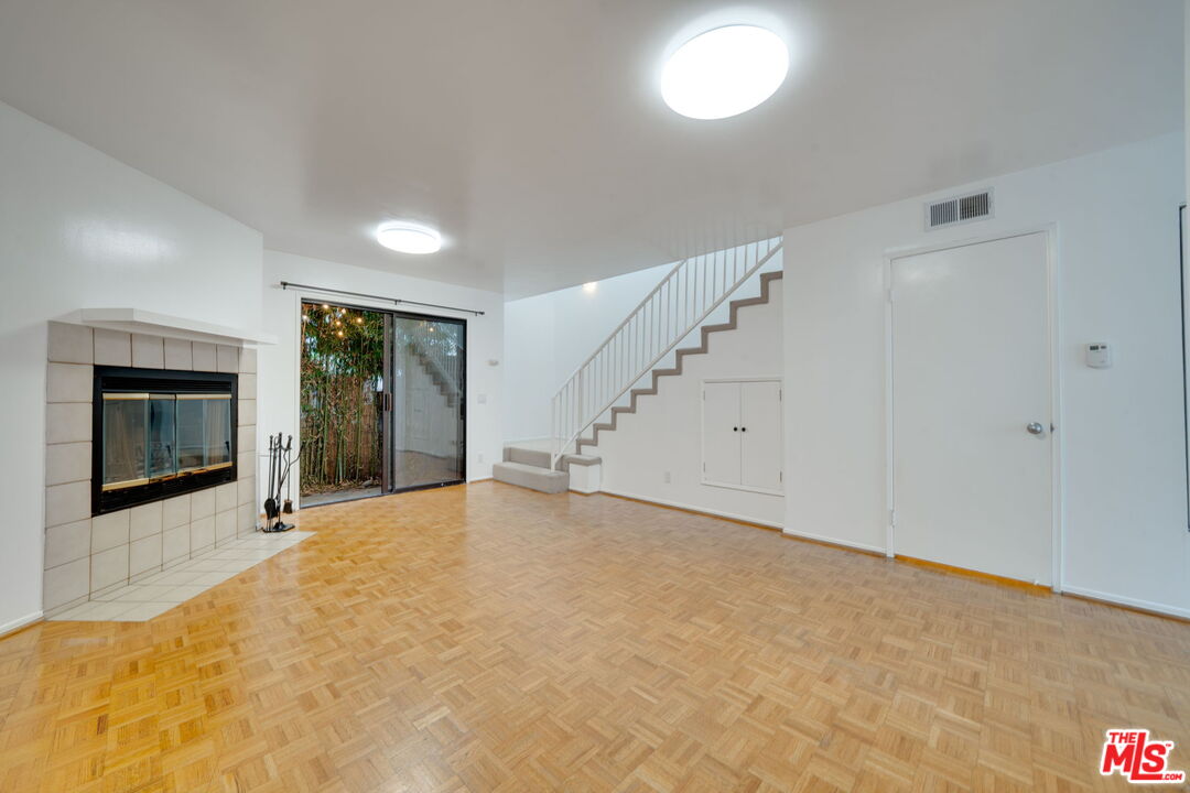 2453 Chelsea Pl Unit: 3