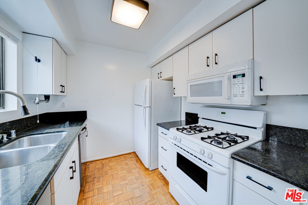 2453 Chelsea Pl Unit: 3