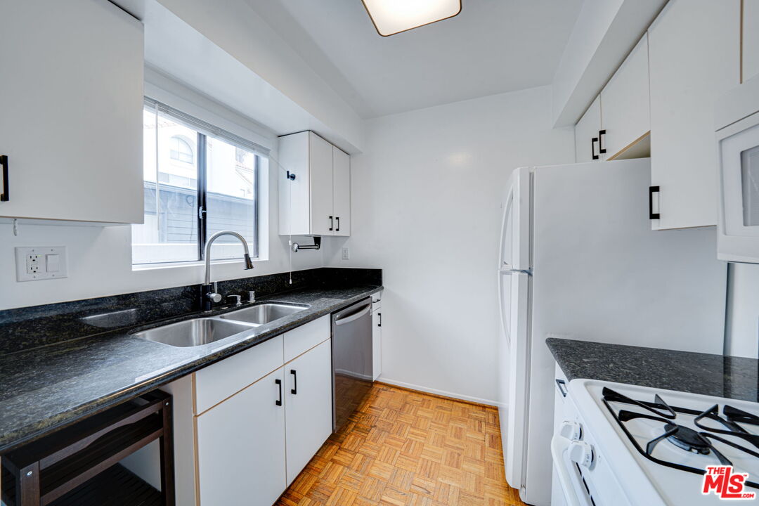 2453 Chelsea Pl Unit: 3